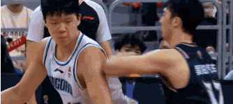 程博：杨瀚森称NBA的对抗更文明 让在场记者们对CBA产生了兴趣