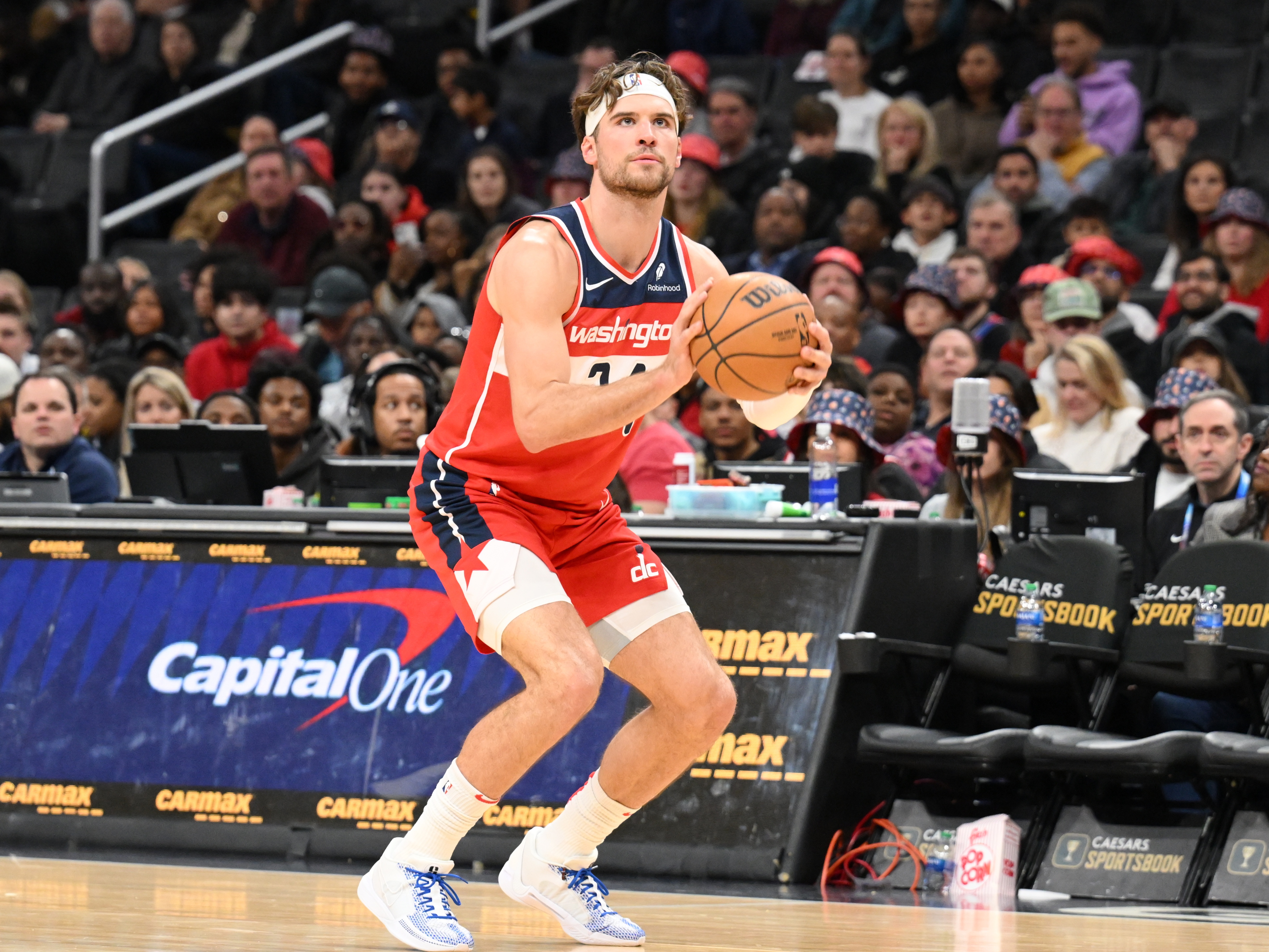 记者：在交易得到惠特摩尔之后 奇才可能会送走基斯珀特