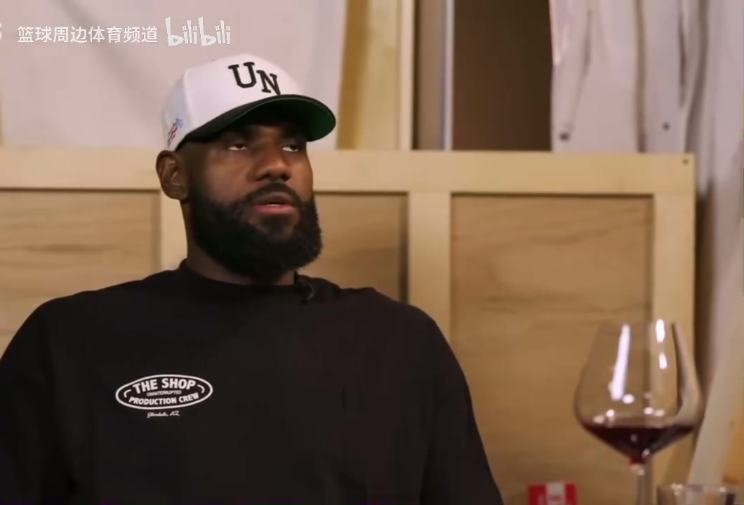 KD：我们不能拖到剩两秒甩锅角色球员，可以交给明星去投中距离！