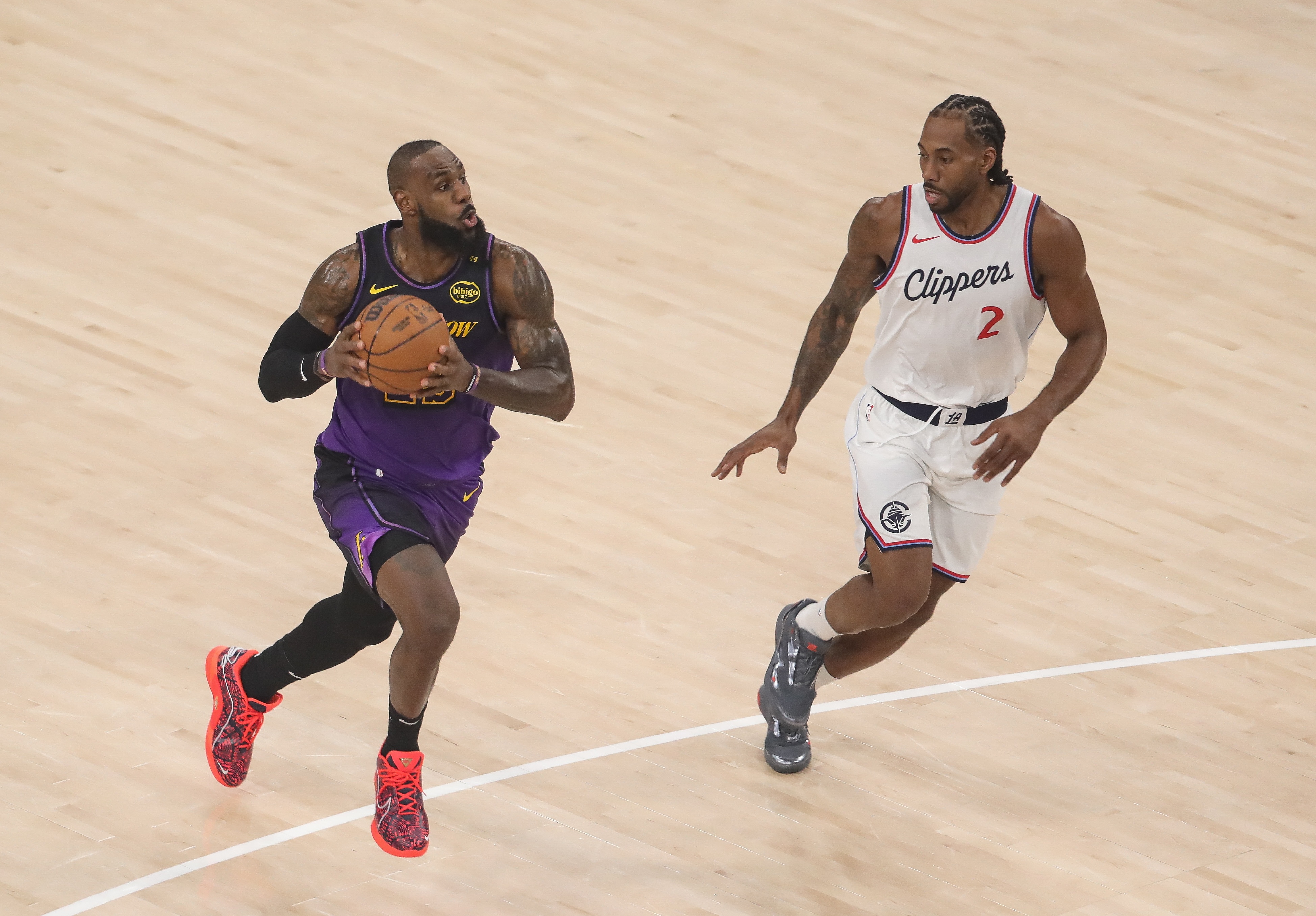 🥶名记：接近詹姆斯的消息人士称 他永远不会穿上快船球衣