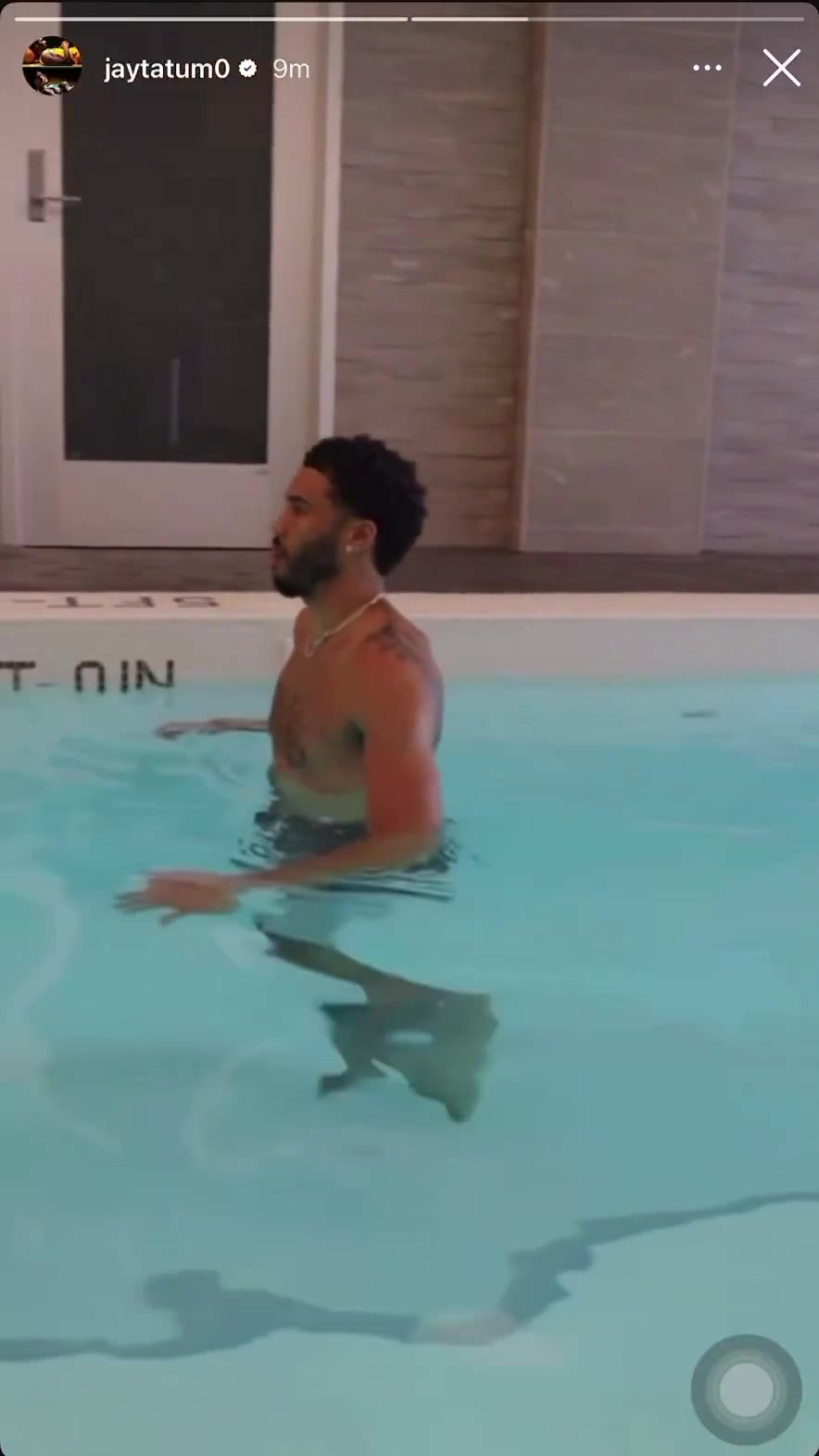 跟腱撕裂50多天！塔图姆晒视频 在泳池中行走&开始术后康复之旅