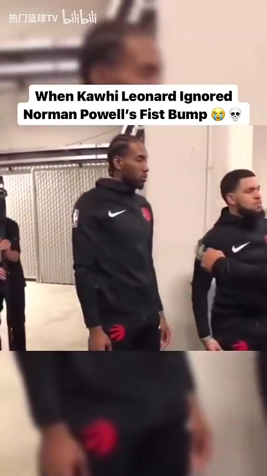 这下真的不在一个队了！经典名场面：小卡拒绝和鲍威尔碰拳！