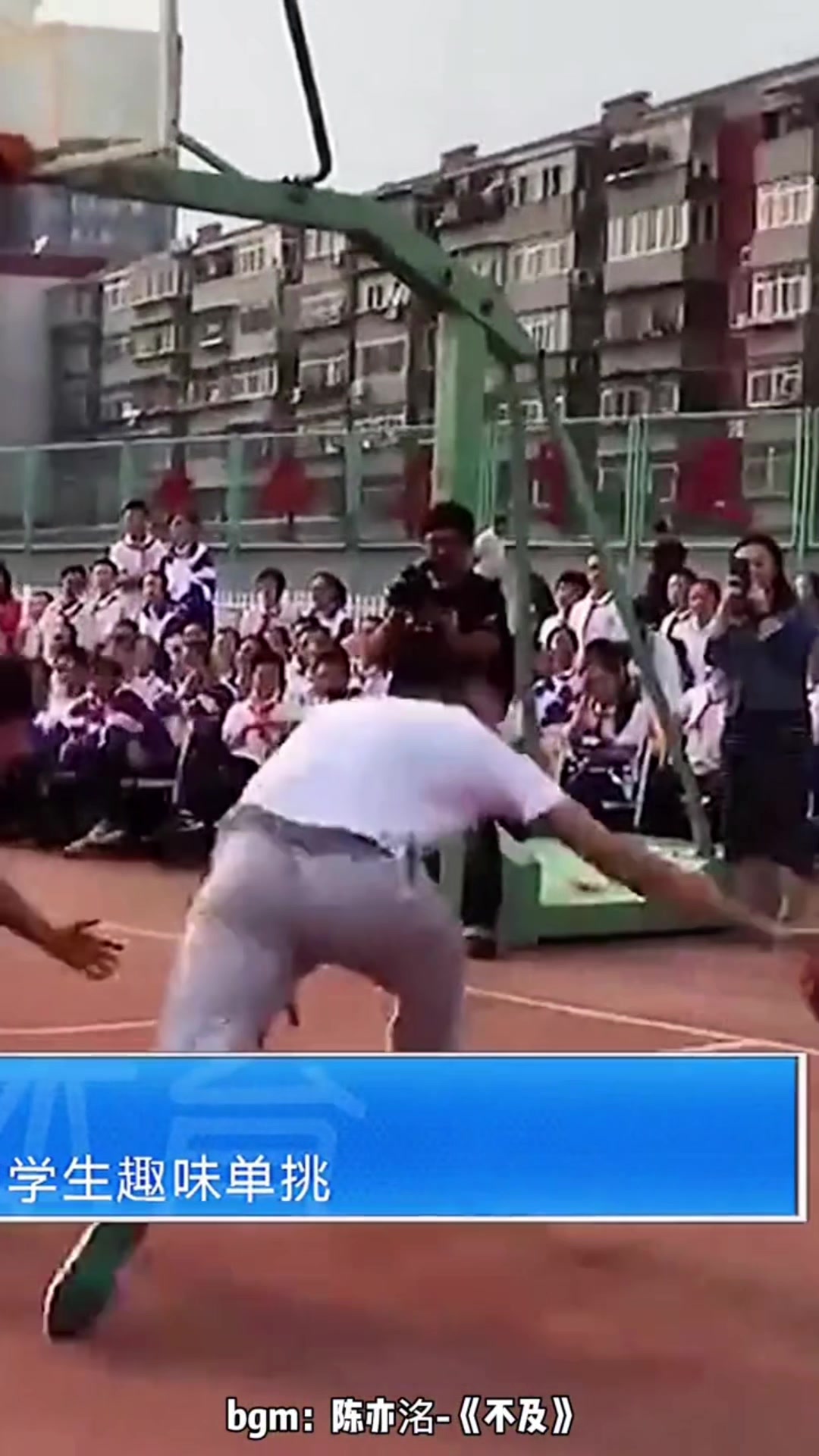 都是大前锋，翟晓川的运球和阿隆-戈登差距有多大？