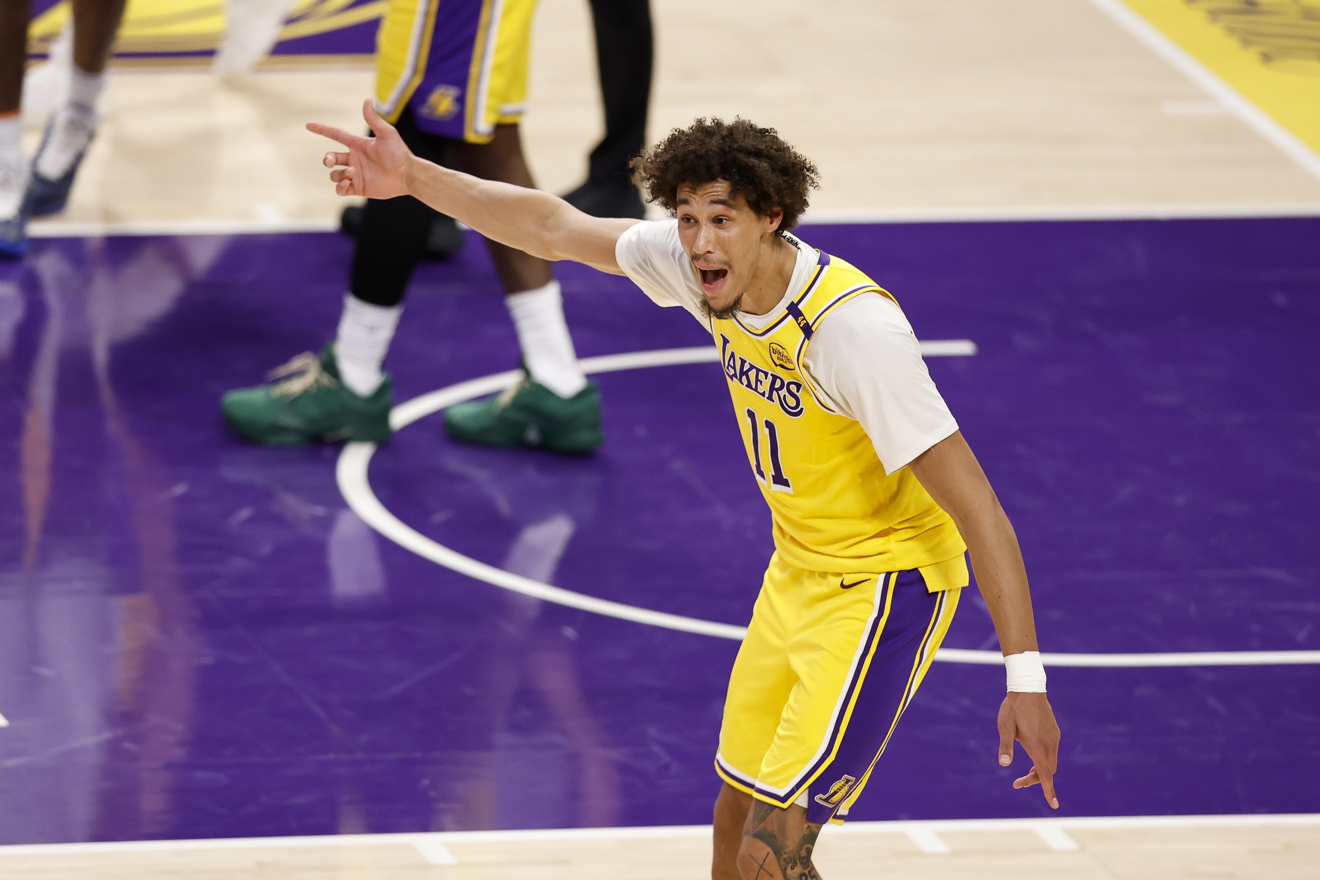 湖人队记：海斯在续约的过程中放弃了交易否决权