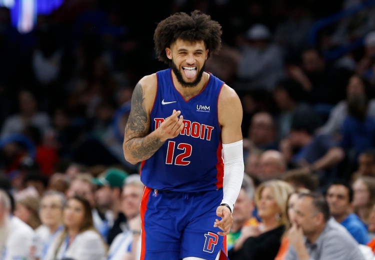 Shams：自由球员前锋以赛亚-利弗斯和太阳签下一份双向合同