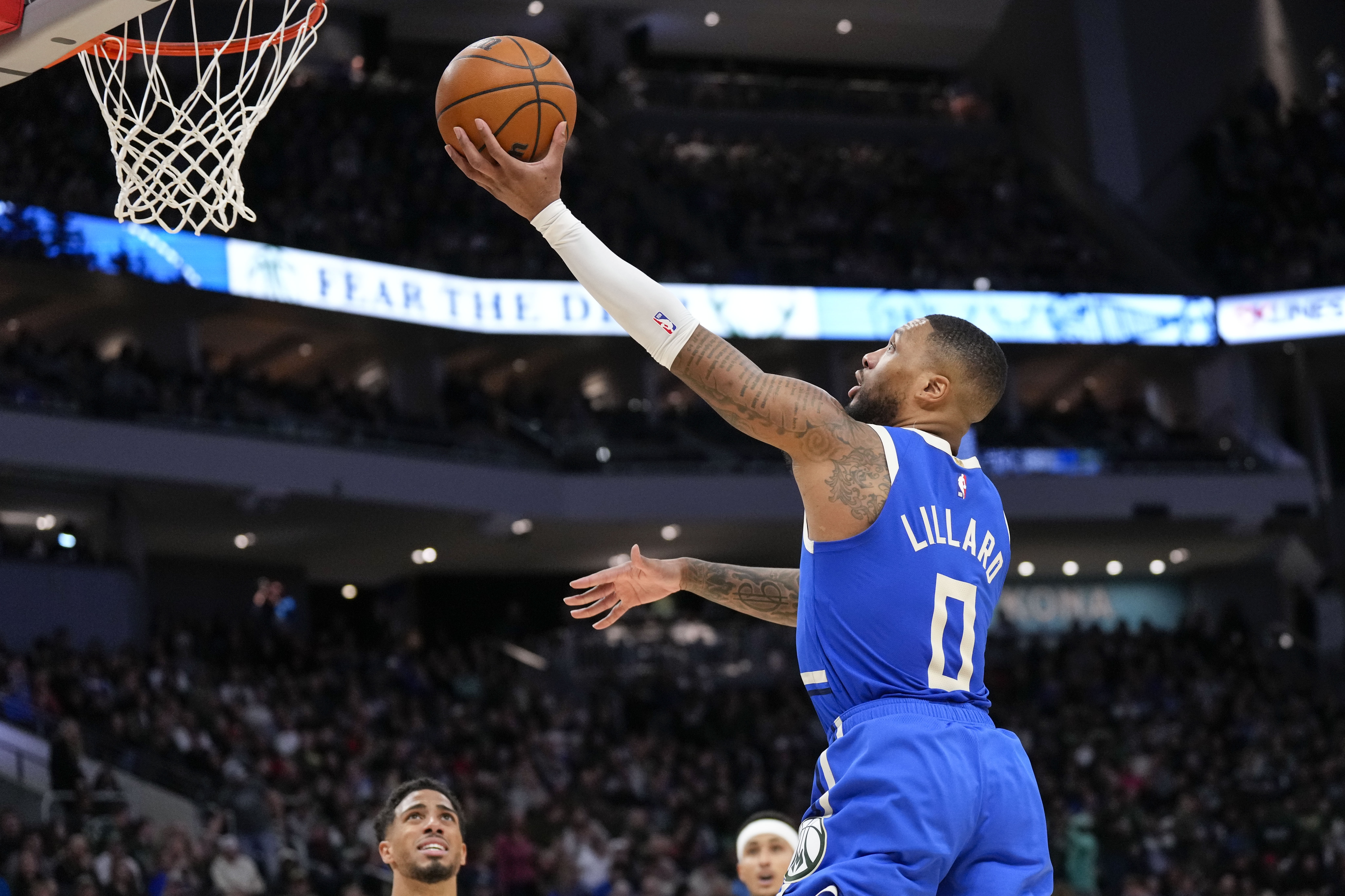 👀美记：利拉德已经和几支季后赛级别的知名球队谈了一轮