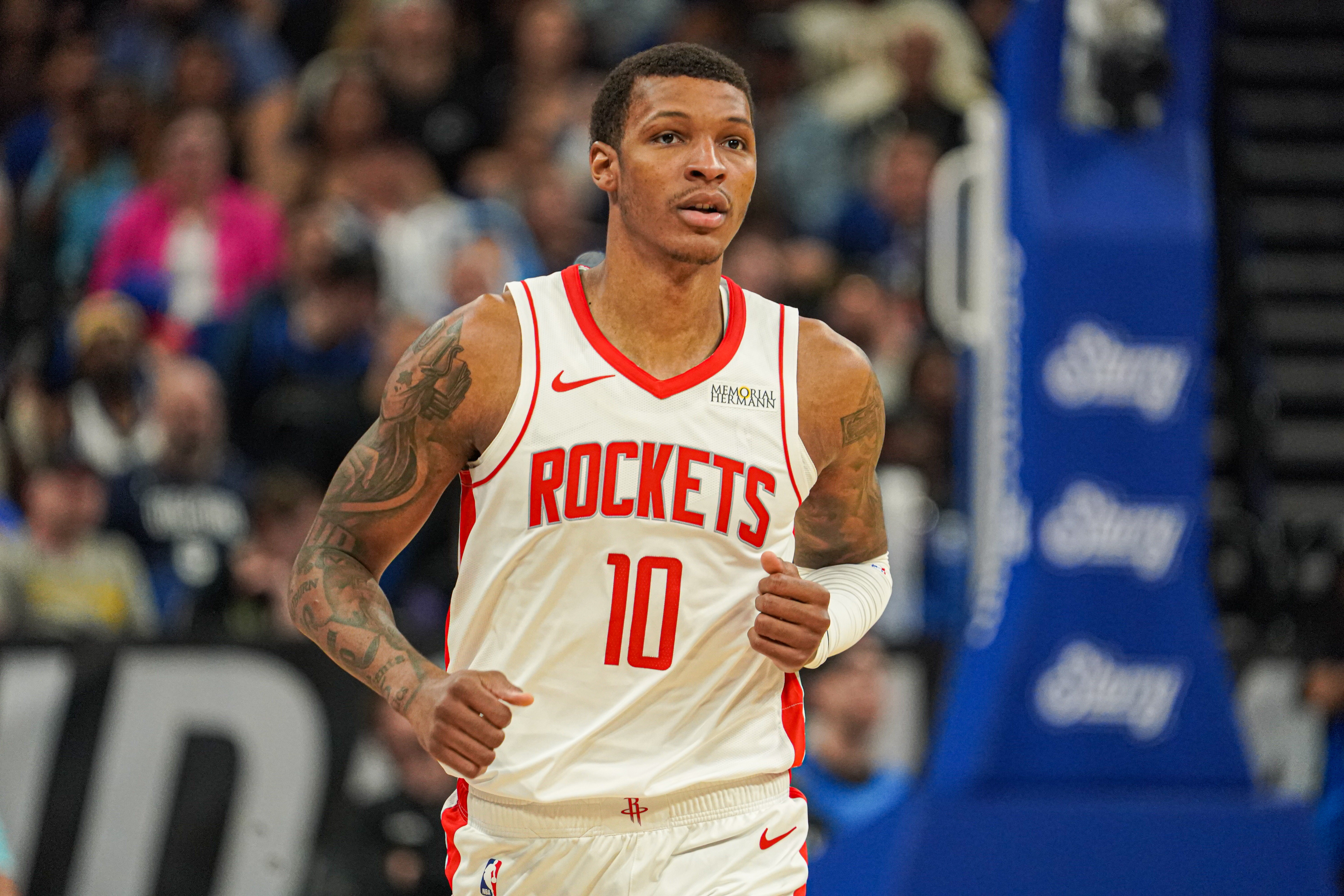 记者：小贾巴里签下的是一份年薪先减少 再递增的“过山车”合同