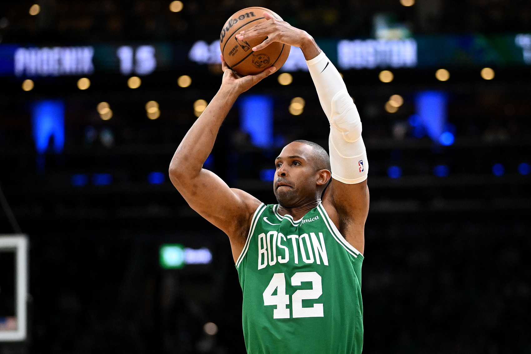 美记：联盟里普遍认为勇士和霍福德将在库明加的事情解决后签约