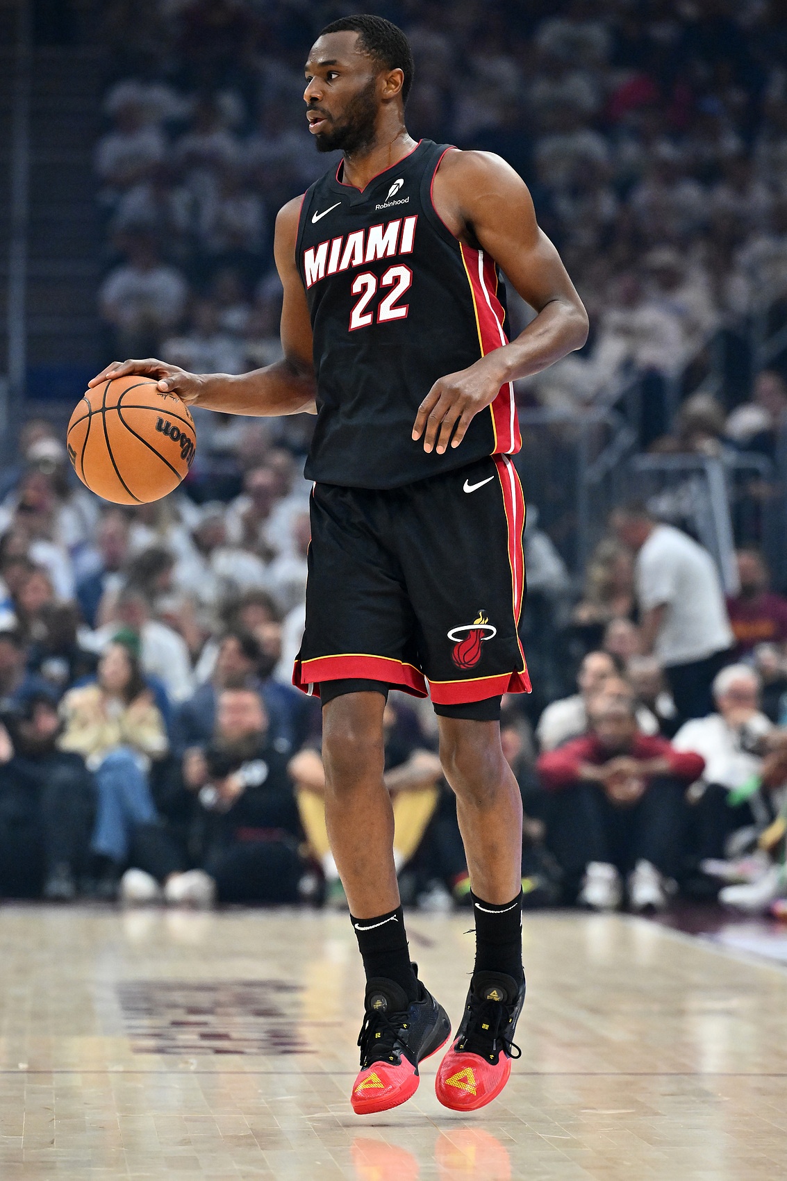 两将+一首轮？湖记：湖人将重启维金斯交易谈判 盼热火能降低要价