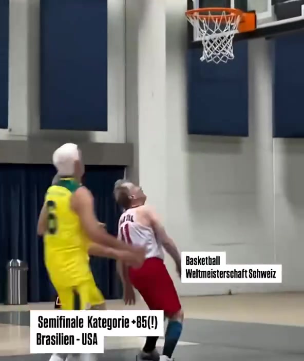 保险公司浑身冒汗！平均85岁的老年篮球局 居然还能交叉步变向