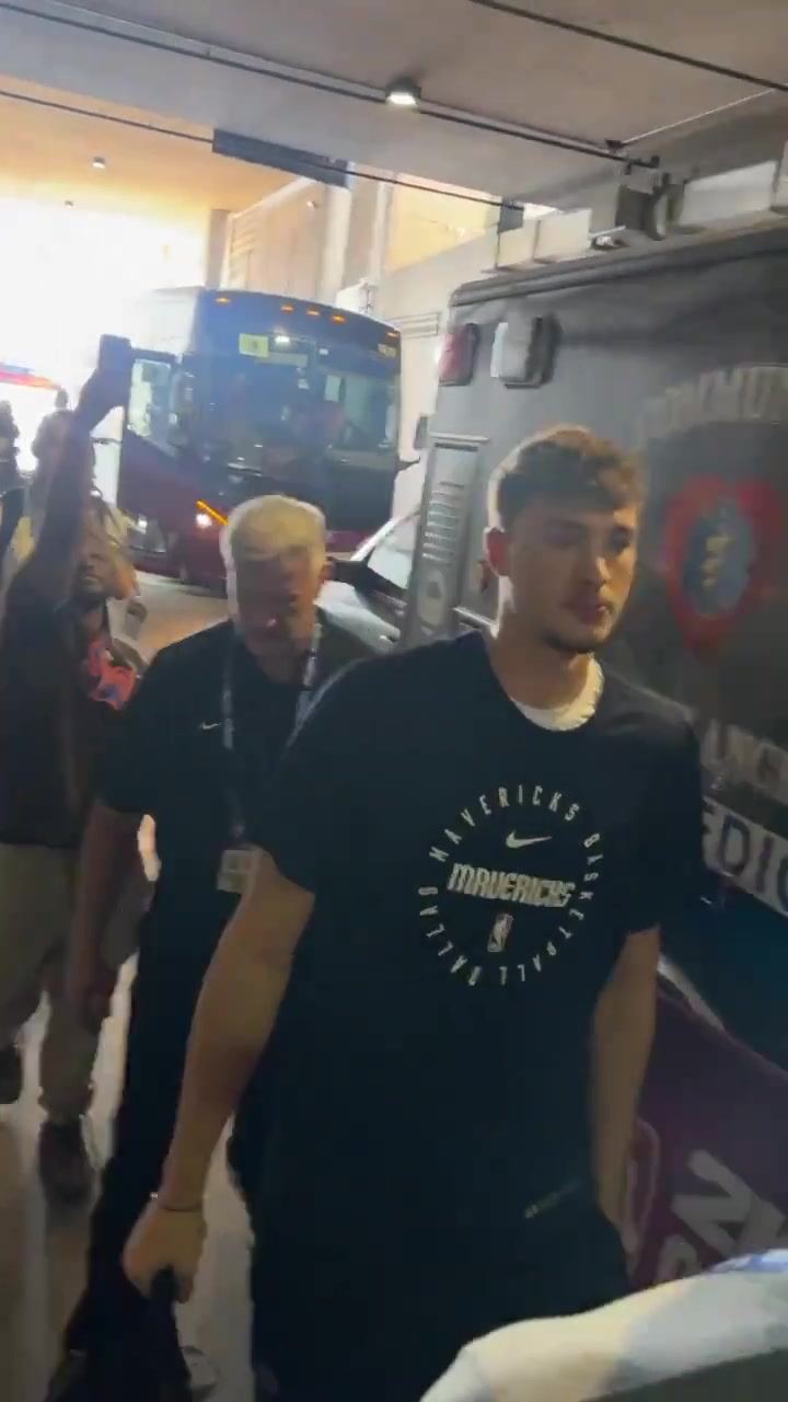 万众期待！弗拉格抵达球馆即将首秀 票价已创夏联历史新高