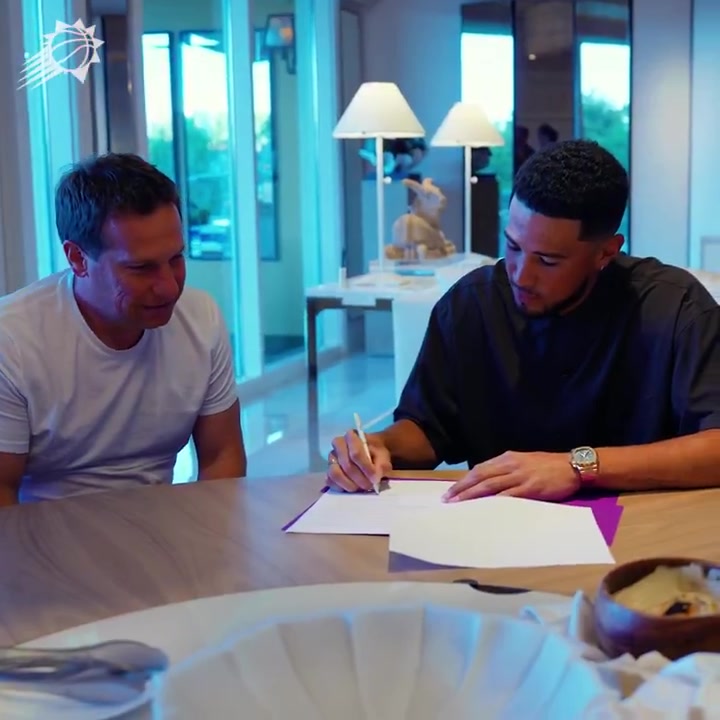 赚大钱了！🤑布克续约大合同，嘴角快压不住了！