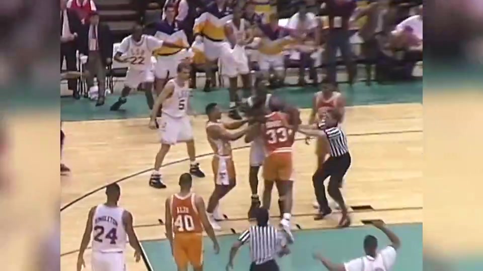 还只是未增重的幼鲨！大学大鲨鱼就相当强劲！冲突不爽就干！