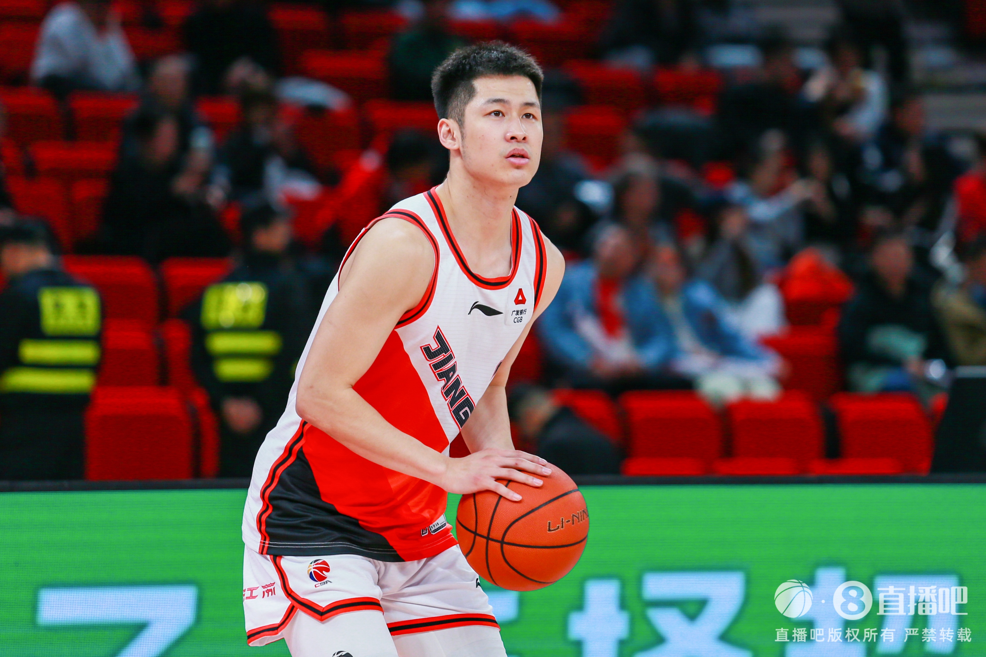 麦穗丰：崔晓龙是比较吃环境的球员 去强队会更好发挥出他的能力