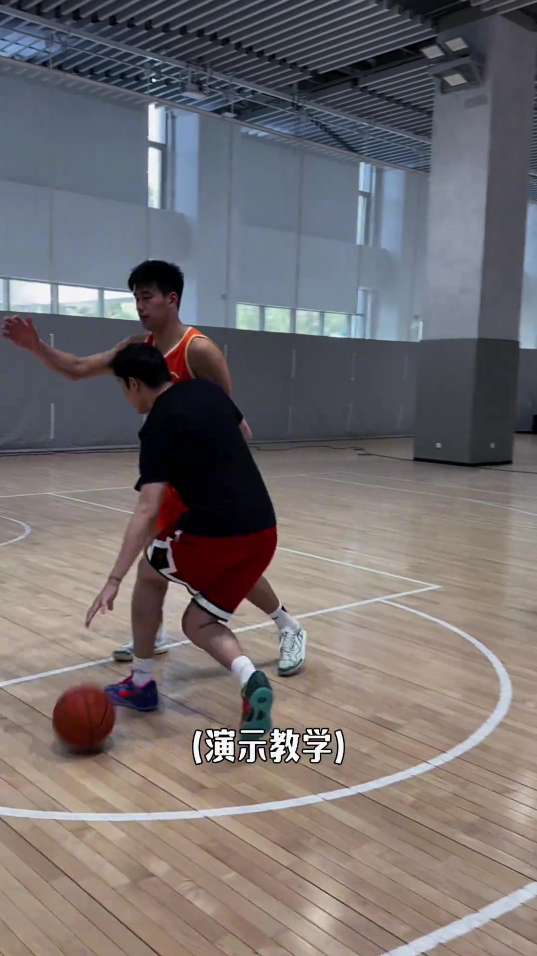 丁教练！丁彦雨航指点后辈：未来的路还很长 望你们一切顺利