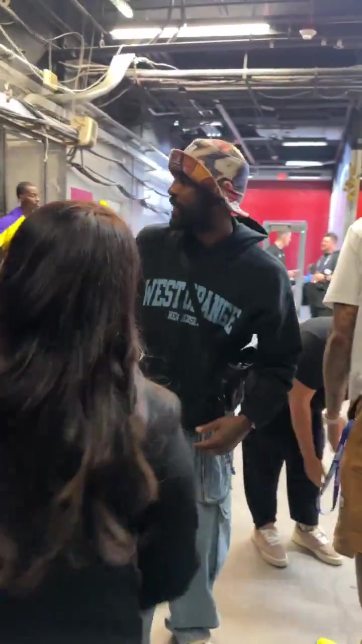 🤩欧文现身库珀·弗拉格的夏季联赛首秀现场，还是这么帅气！