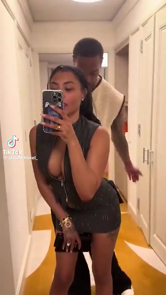 少儿不宜！🙈PJ-华盛顿对着镜子，狠狠抽了一下老婆的屁股