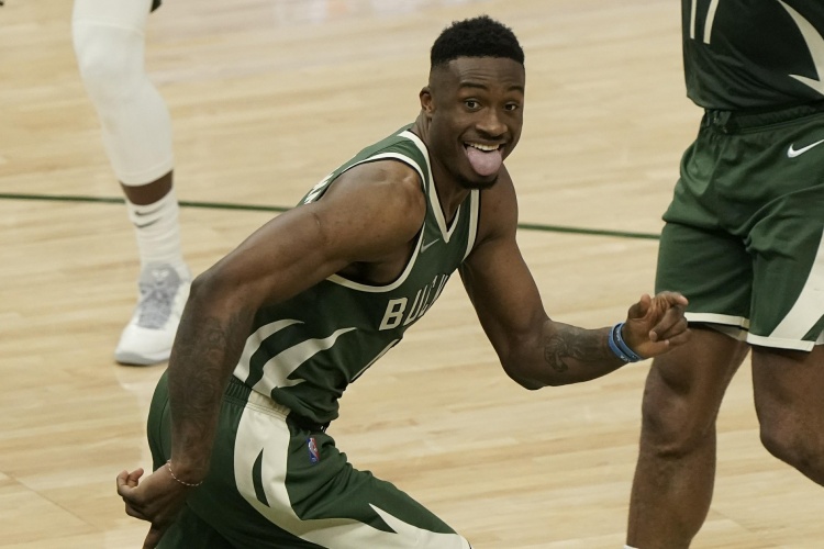 😉买一赠一！Stein：如果字母哥留下 雄鹿预计签回字母哥哥