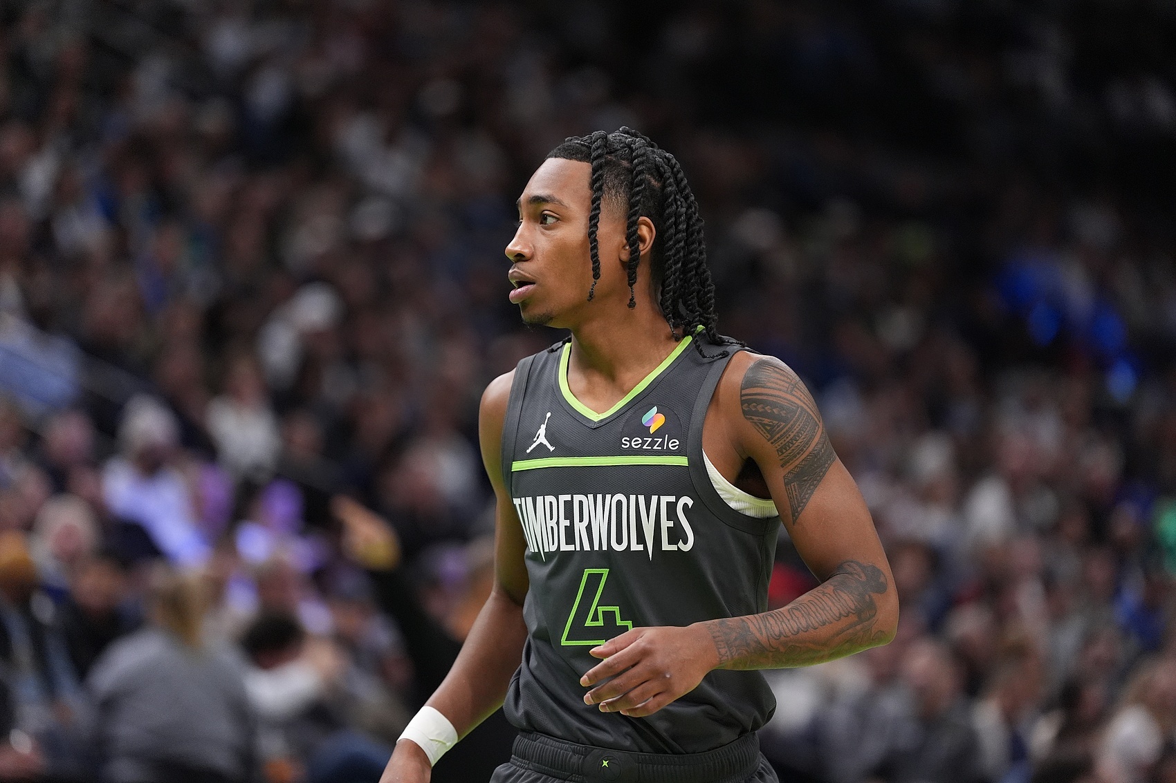 迪林厄姆：华子会鼓励我们年轻人 他真心希望看到我们发光发热