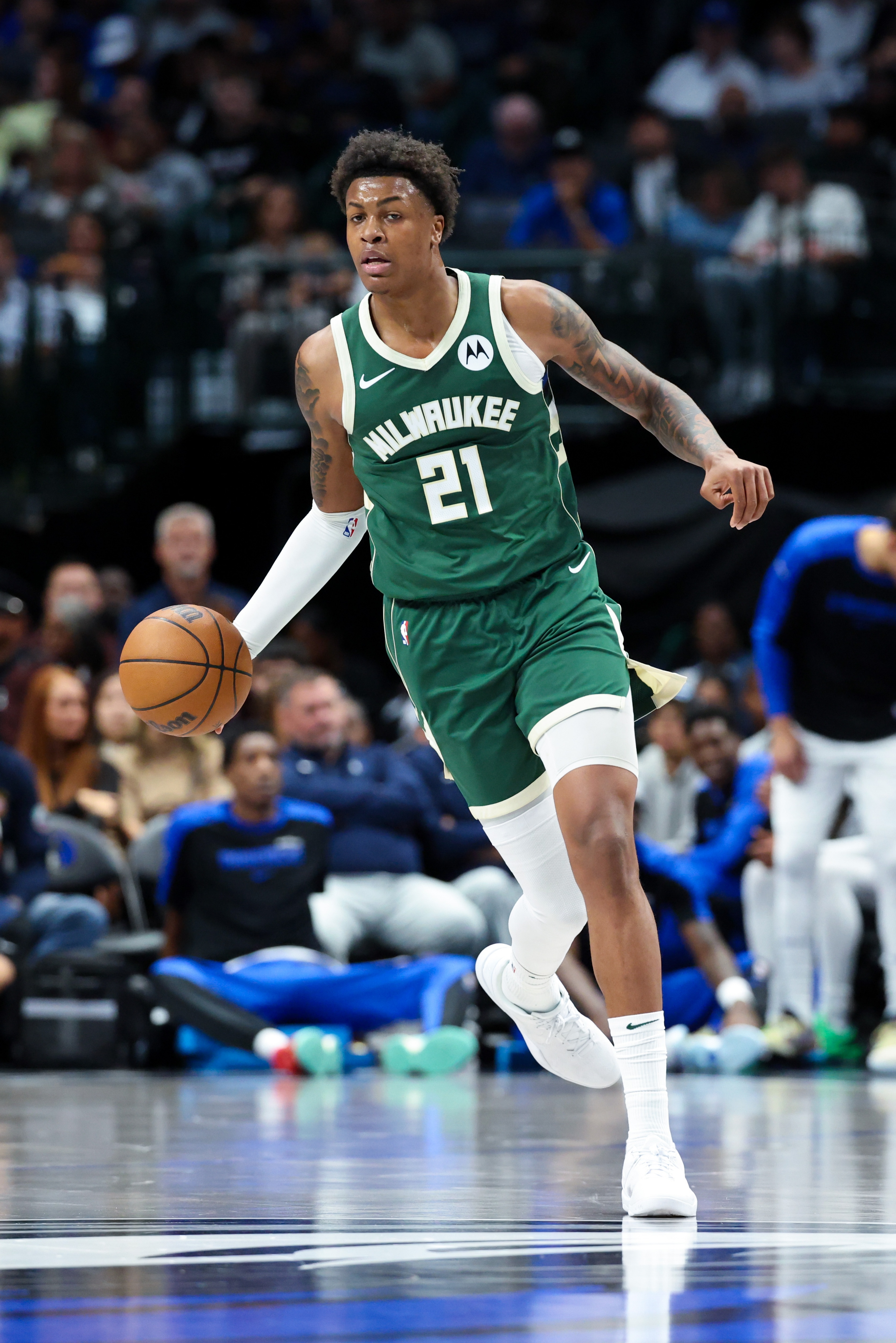 点燃出品！泰勒-史密斯12投仅2中拿到4分 三分9中0