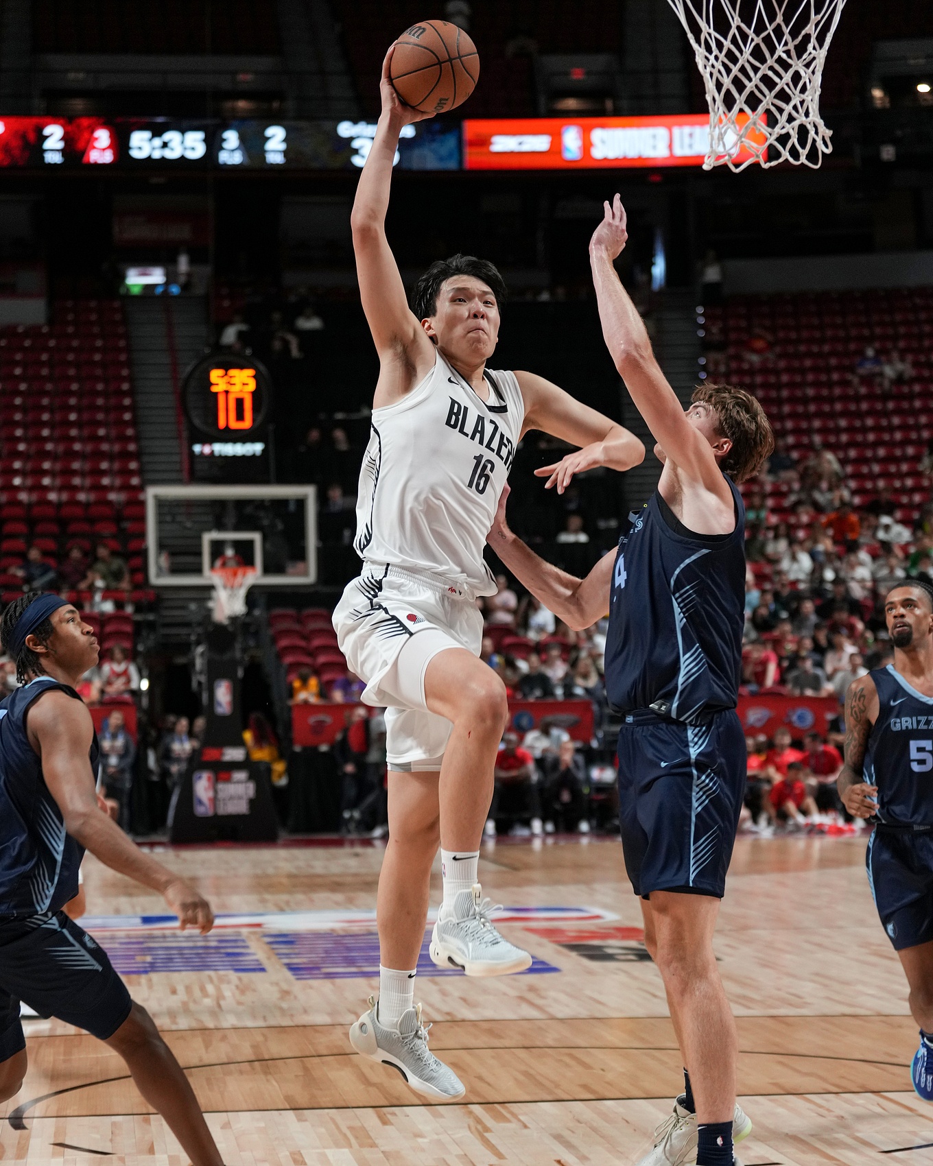 杨健：杨瀚森的劈扣是他在努力调整的迹象 NBA的背靠背是必修科目