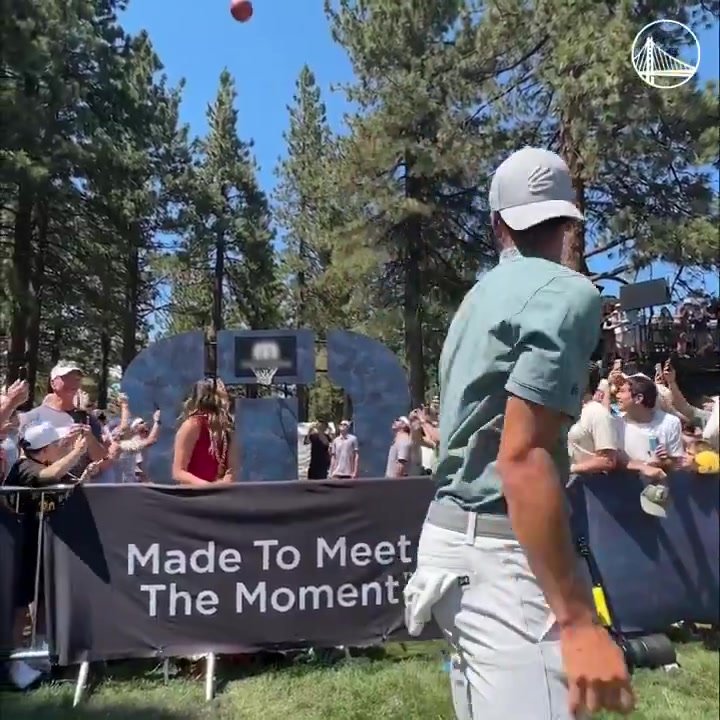 😆比进球还难！库里高尔夫球场背投超远三分卡篮架 自己都惊了