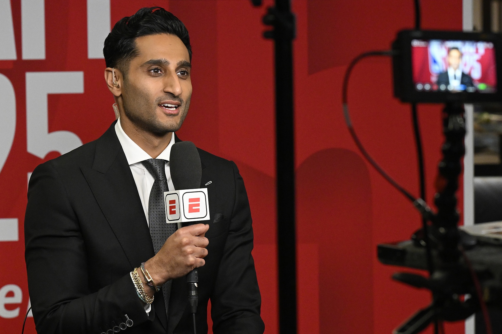 😂Shams爆6000万！Stein强调：加福德确定是三年5400万