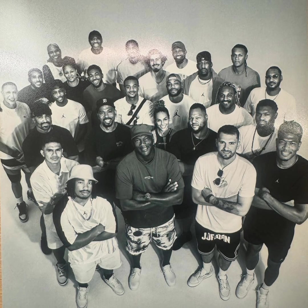 全都是GOAT门徒！乔丹和品牌代言人合照 77八村和乔丹并列