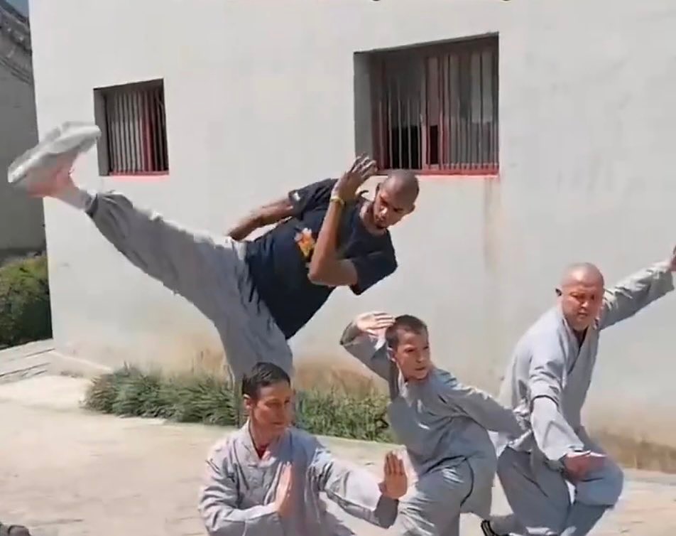 美记：文班从少林寺的训练中受益匪浅 尤其精神集中&身体定位方面