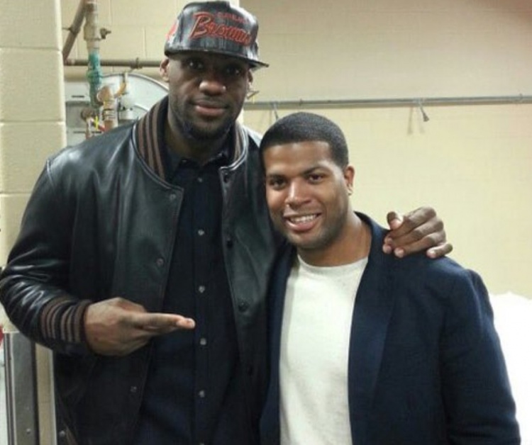 高中队友提前续约骑士管理层！詹姆斯祝贺：为你感到骄傲🙌🏾