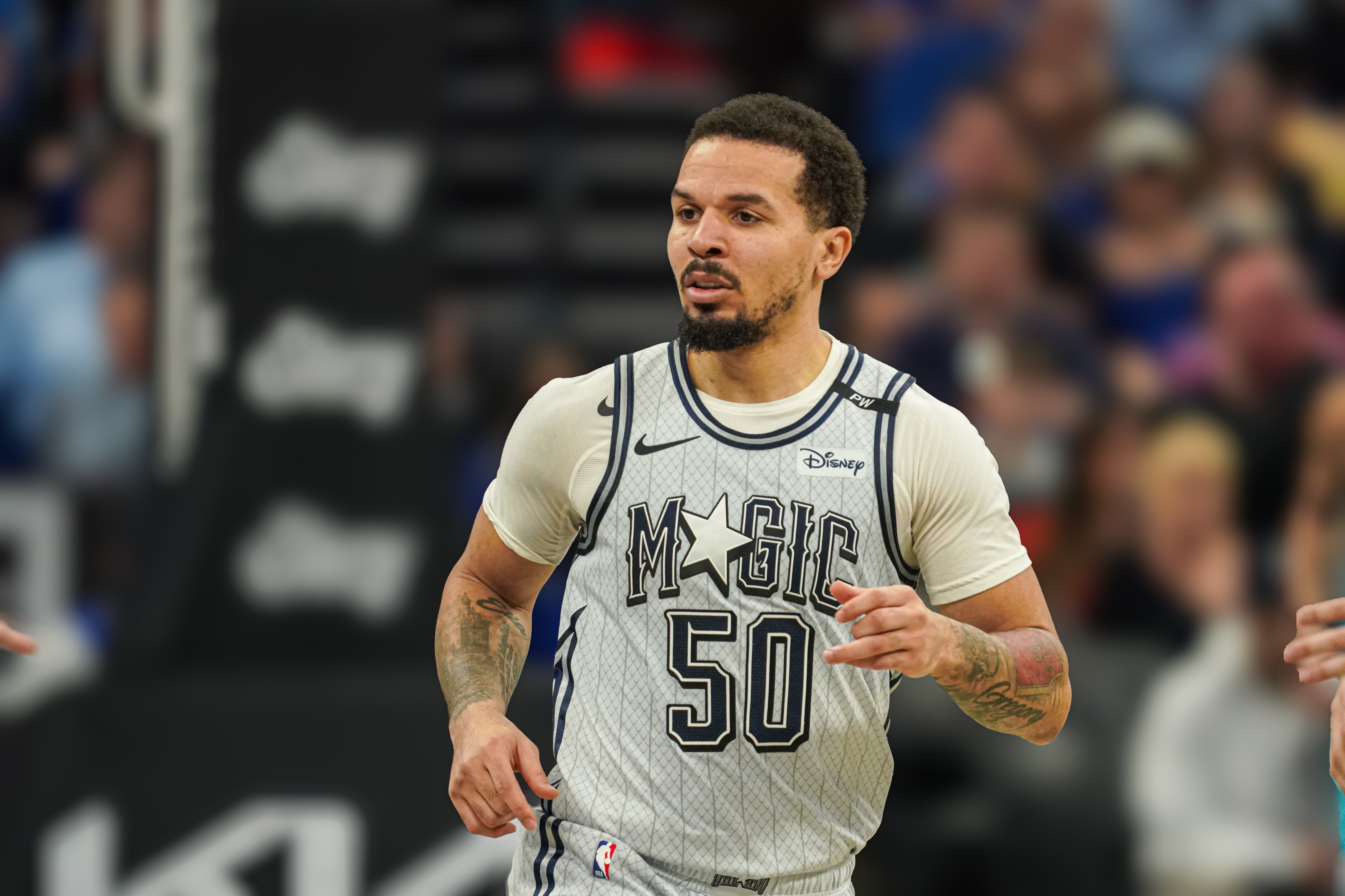 😵科尔-安东尼在买断中放弃200万！灰熊对他用了“分期付款”