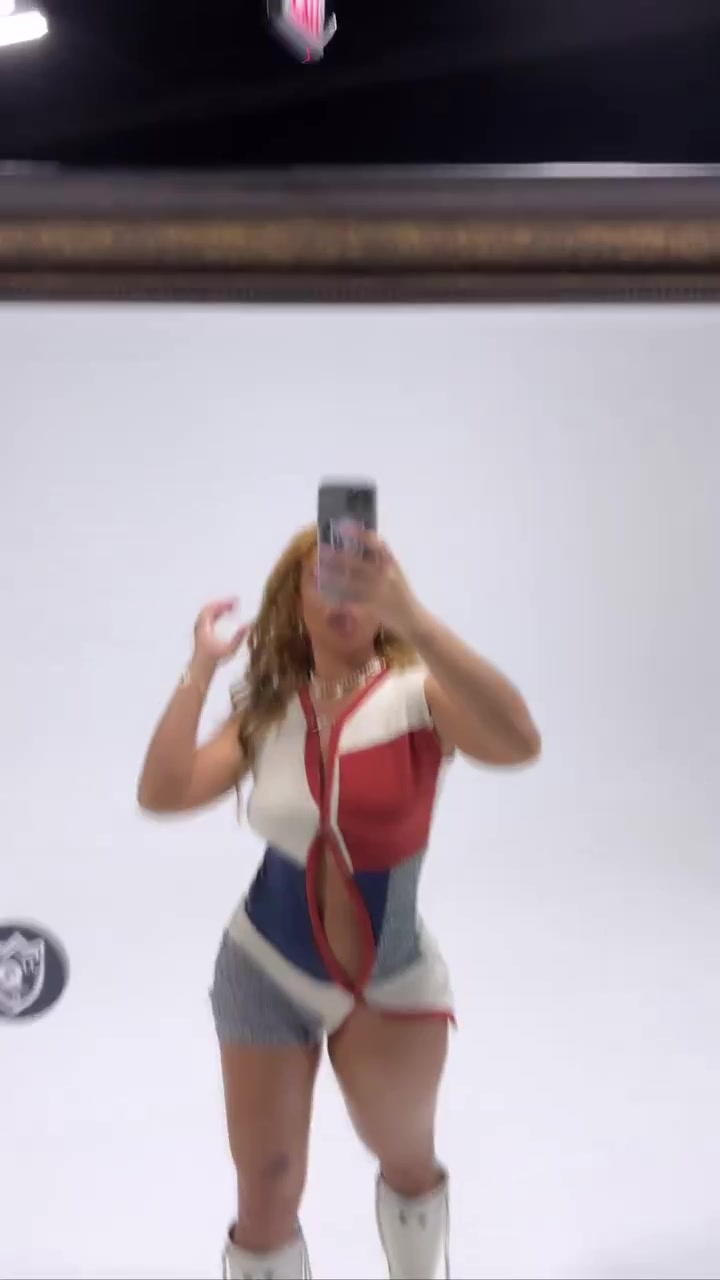 哈登现任女友这身材相当炸裂🥰不过确实符合咱登哥的口味啊~