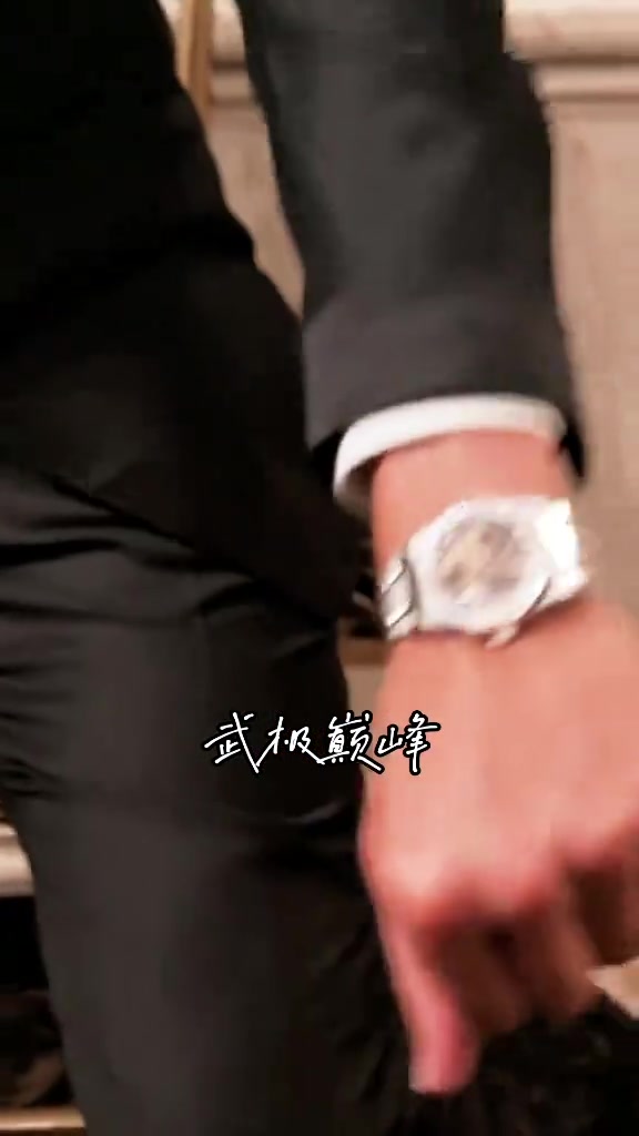 😍满脸都是幸福！克莱的新女友送给他一支价值30万美金的手表