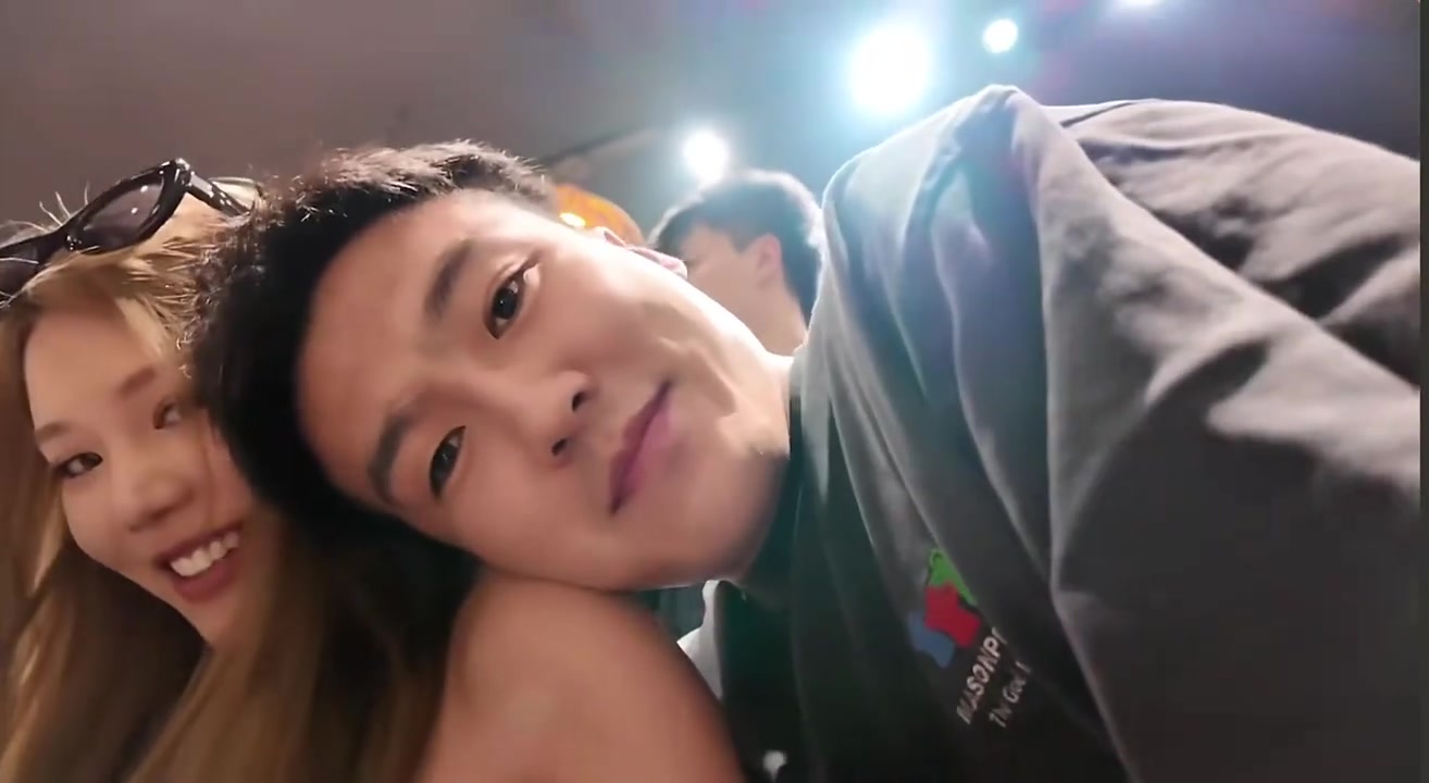 CBA选妃这一块！黄荣奇女友很标致，两人也非常恩爱