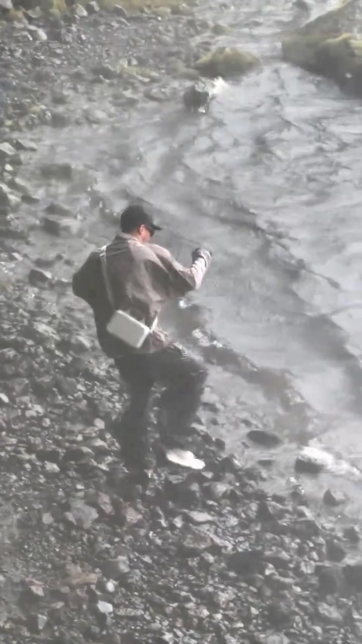 🤣搁这荒野求生呢？布克的冰岛旅行偷感十足