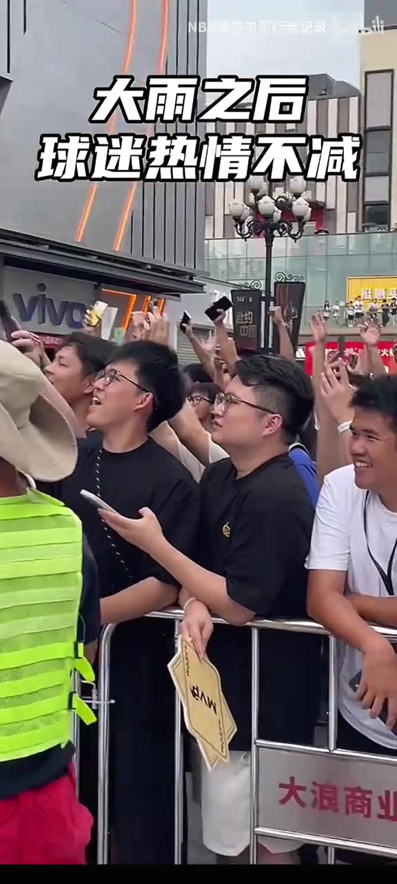 老少通吃！连约基奇都被深圳球迷山呼海啸的热情惊到了！