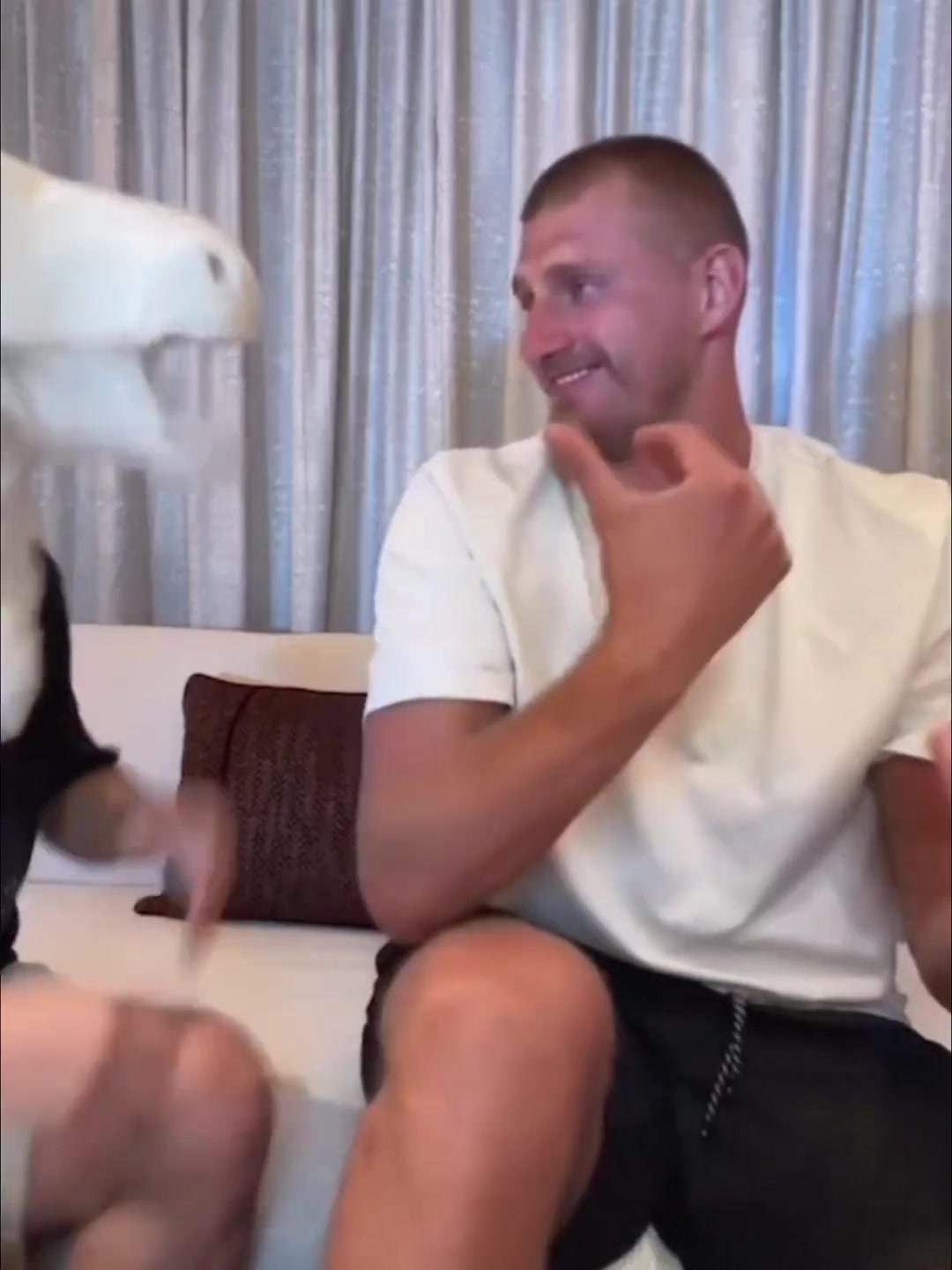 约基奇学念中文“约老师”🤣并表示自己之前就听说过~~~