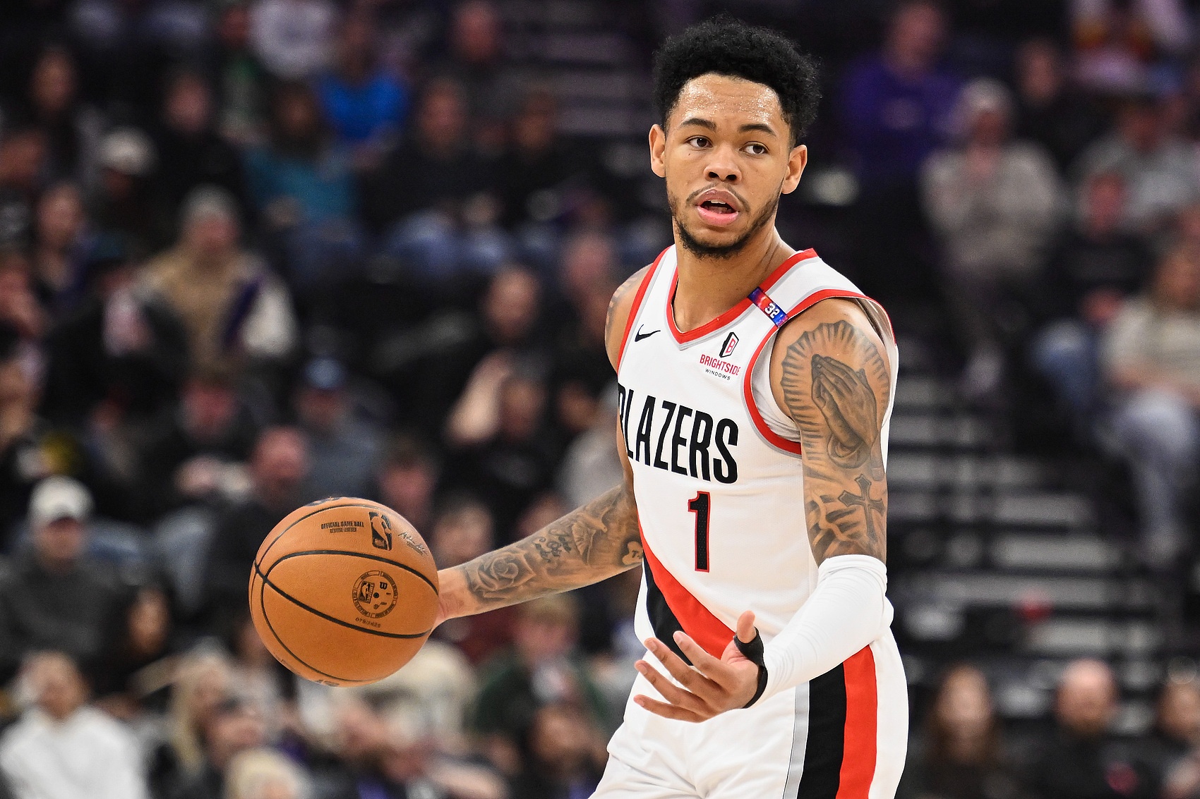 记者：绿军上周与灰熊有所交流 他们可能在寻求交易A-西蒙斯&尼昂