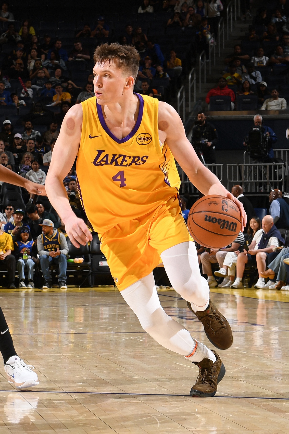 克内克特夏联场均11.7分4.8板 投篮&三分命中率为32.1%/23.7%🥶