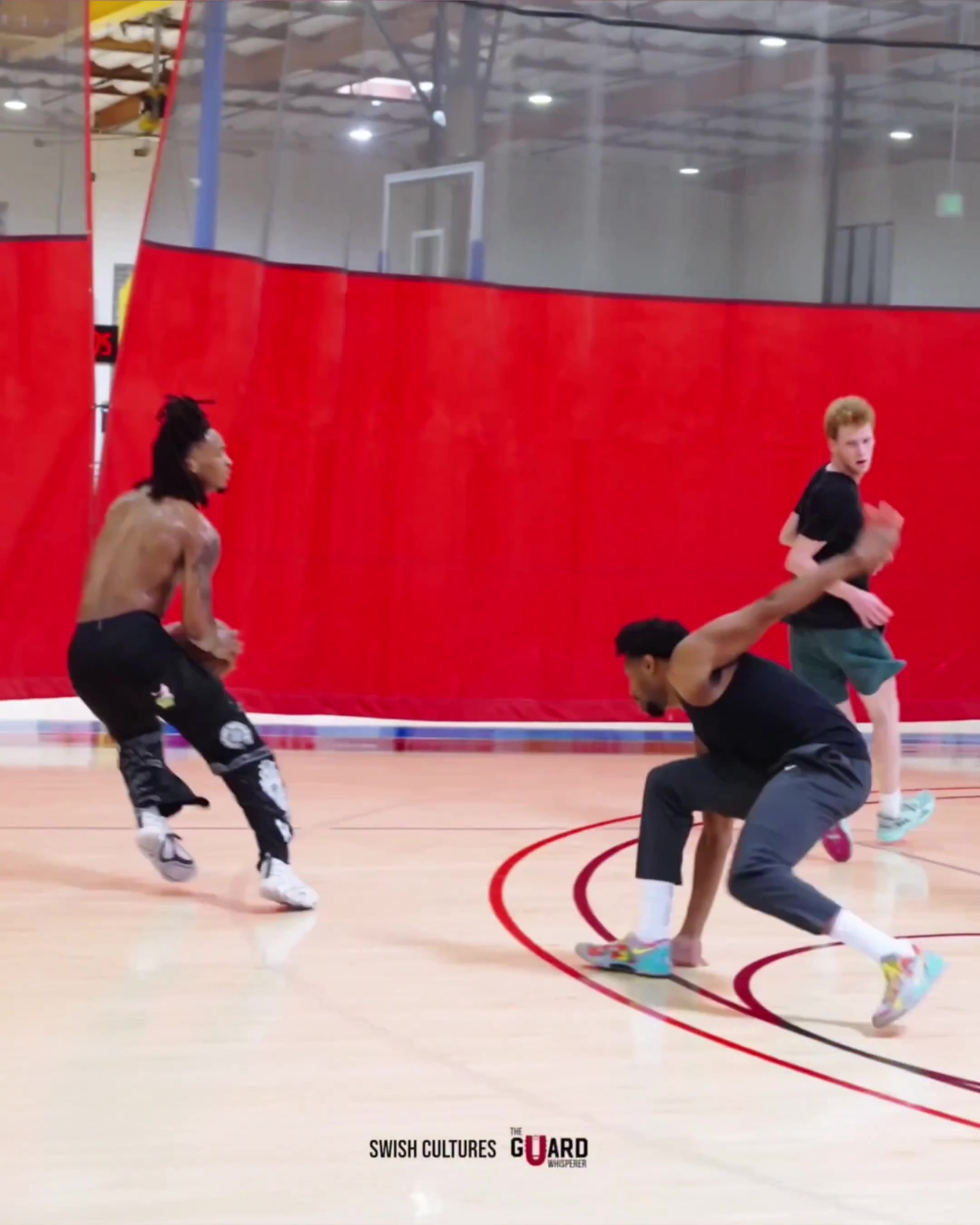 脚踝终结者！卡斯尔训练中晃倒防守 潇洒撤步超远三分飚中🎯