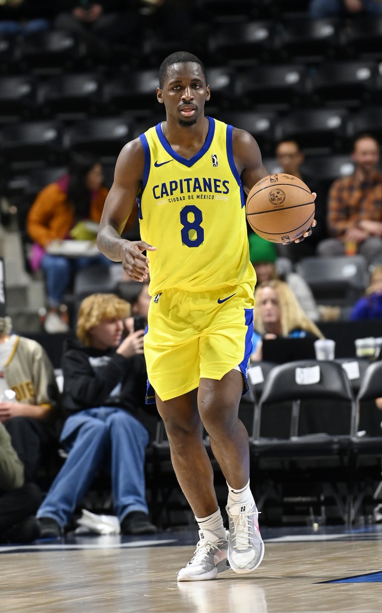 14中8！马刺夏联主帅：加西亚完全有能力立足NBA 他会拿到合同的