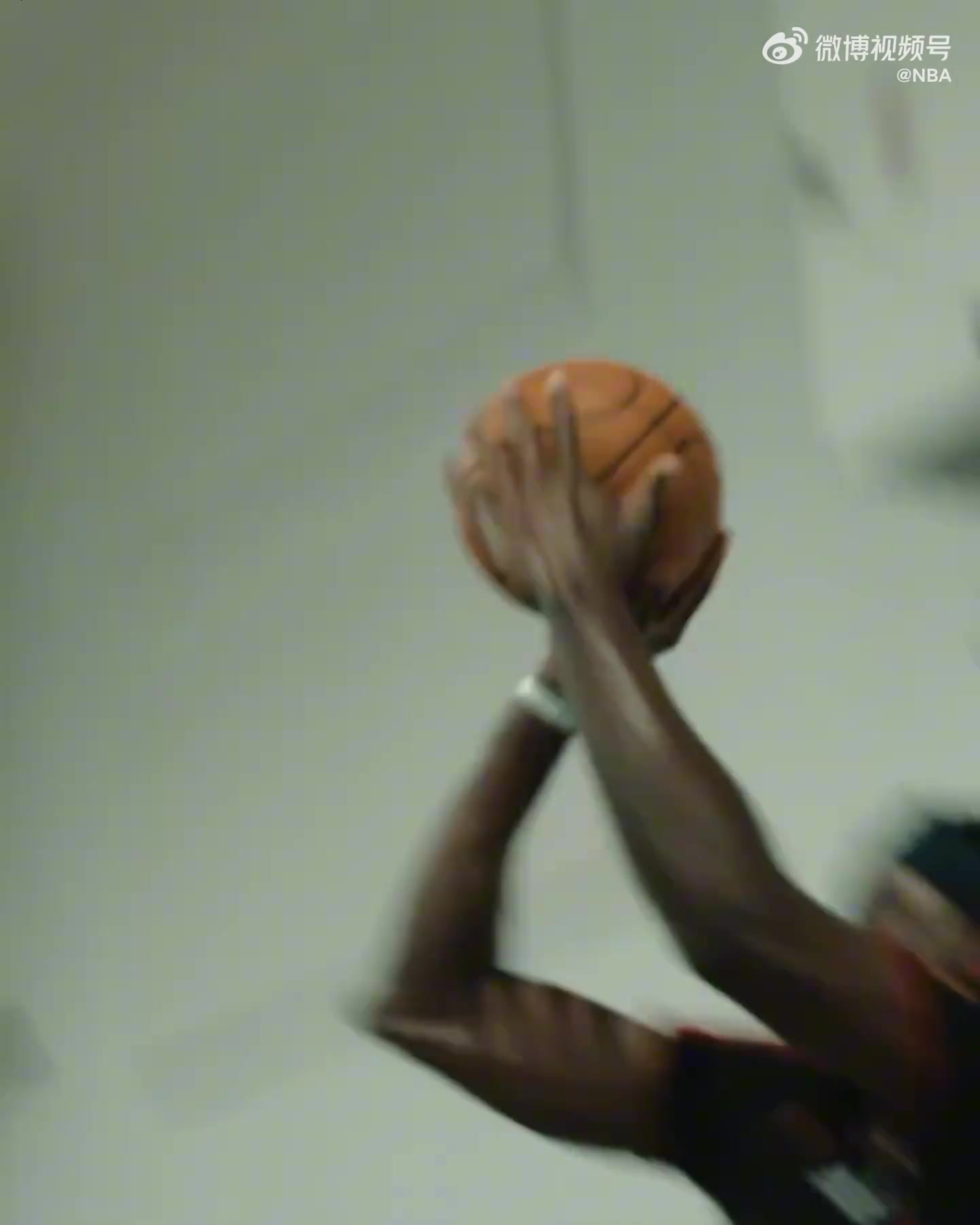 铁杆红黑🥰西卡穿卡卡米兰球衣训练 连中15记投篮弹无虚发😎