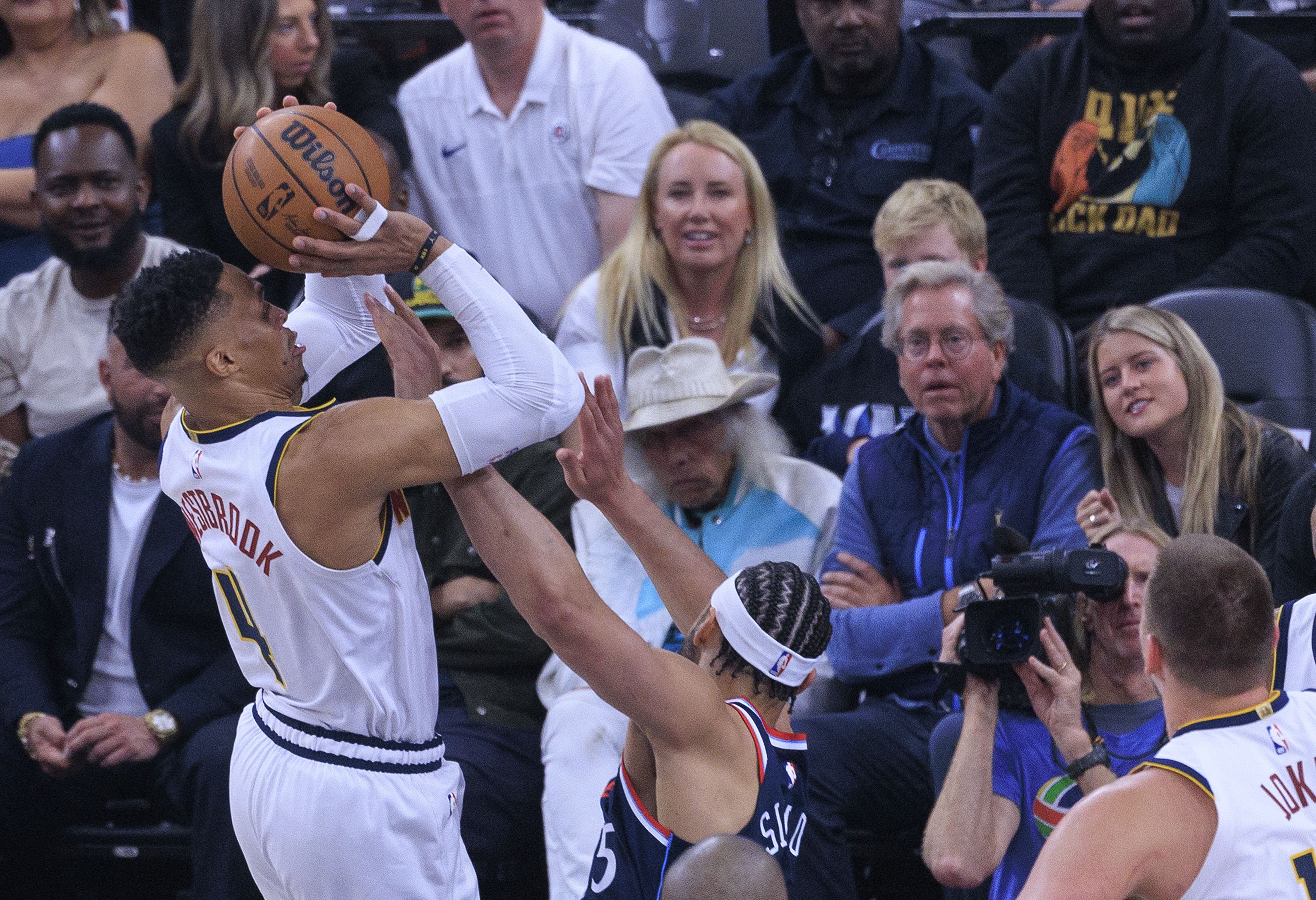 美记：本-西蒙斯悬而未决的问题正阻碍着威少等人的市场