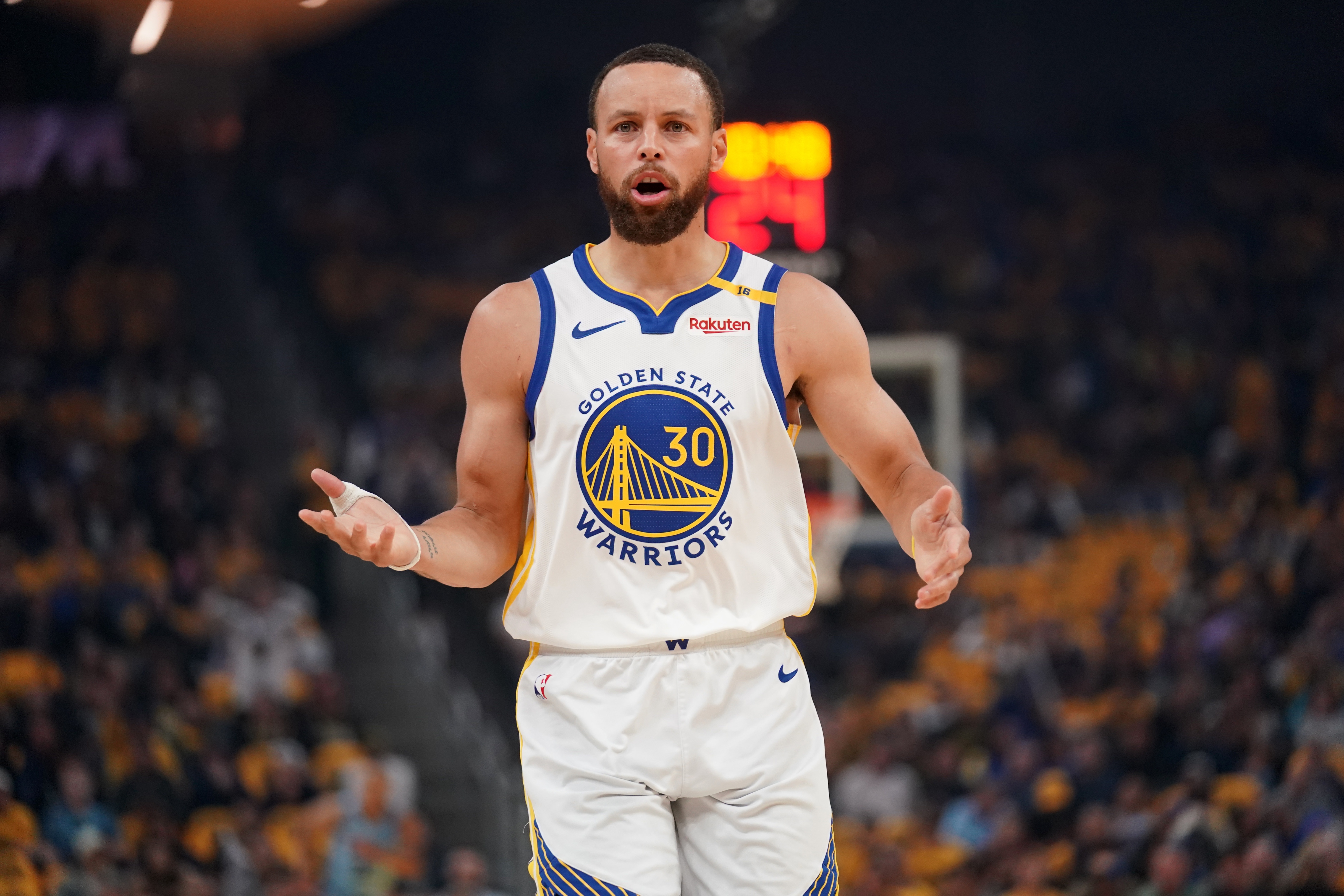 库里说球员该参与股权分配😳美记：得到库里后勇士市值翻了30倍