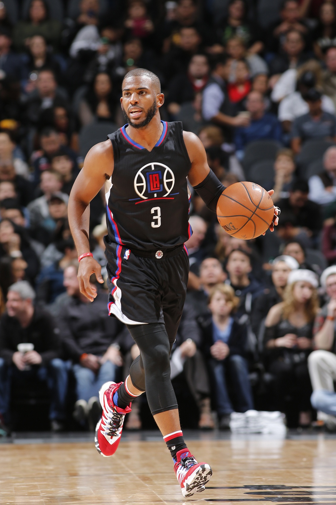 保罗：快船球迷独一无二 他们值得美好事物以及看到这支球队赢球