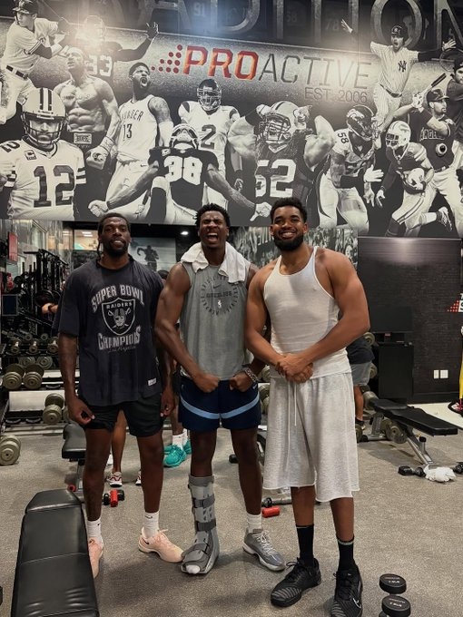 三个内线壮汉！唐斯&里德&小贾伦-杰克逊一起进行力量训练