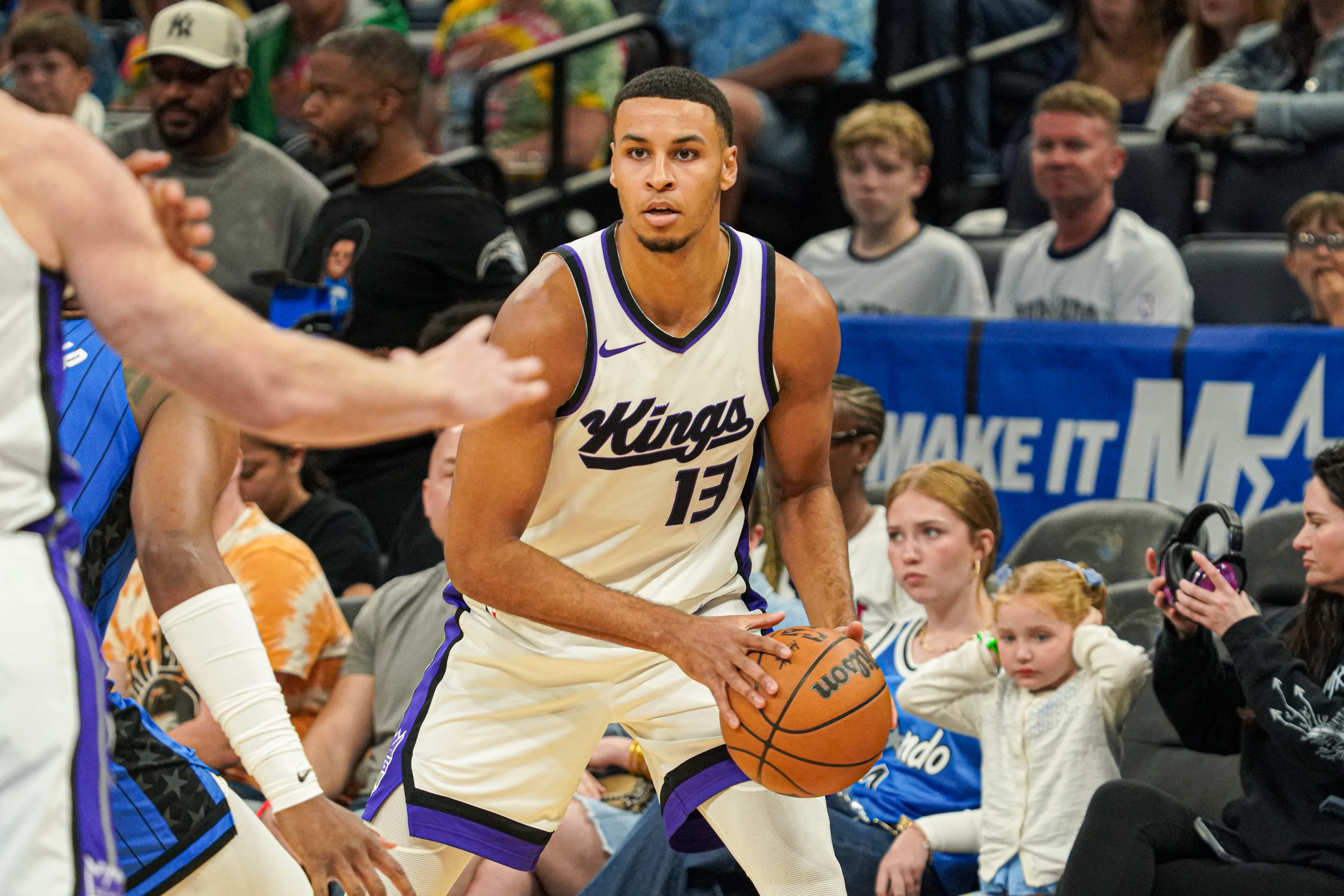 队记：在库明加交易谈判中 国王明确表示穆雷和基翁-埃利斯不能碰