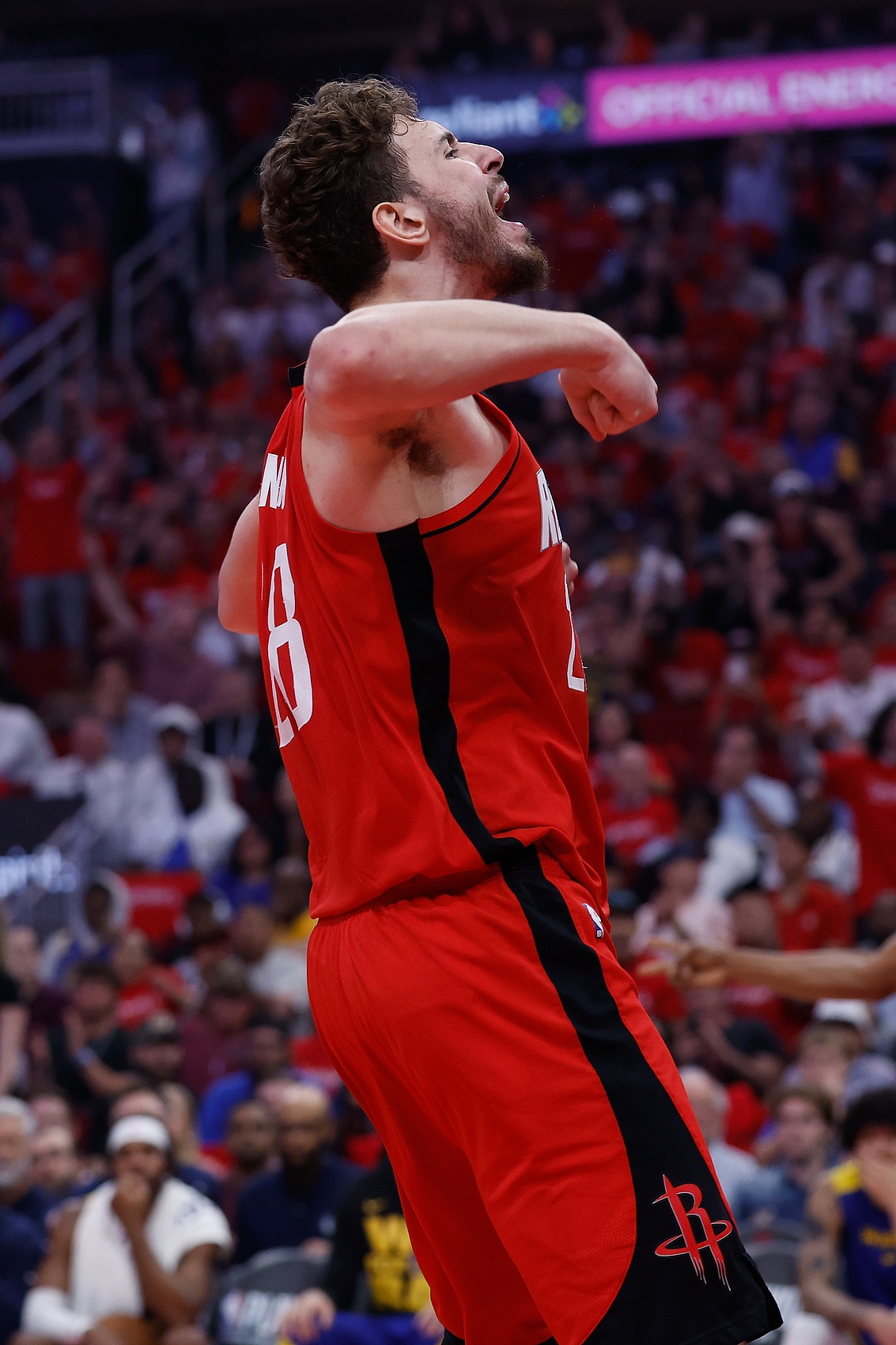 火箭官推：4年前的今天我们选中了申京 剩下的就是历史了