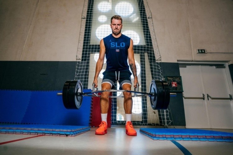 追梦称赞东契奇瘦身：被交易点燃了他的斗志 看好他拿下赛季MVP