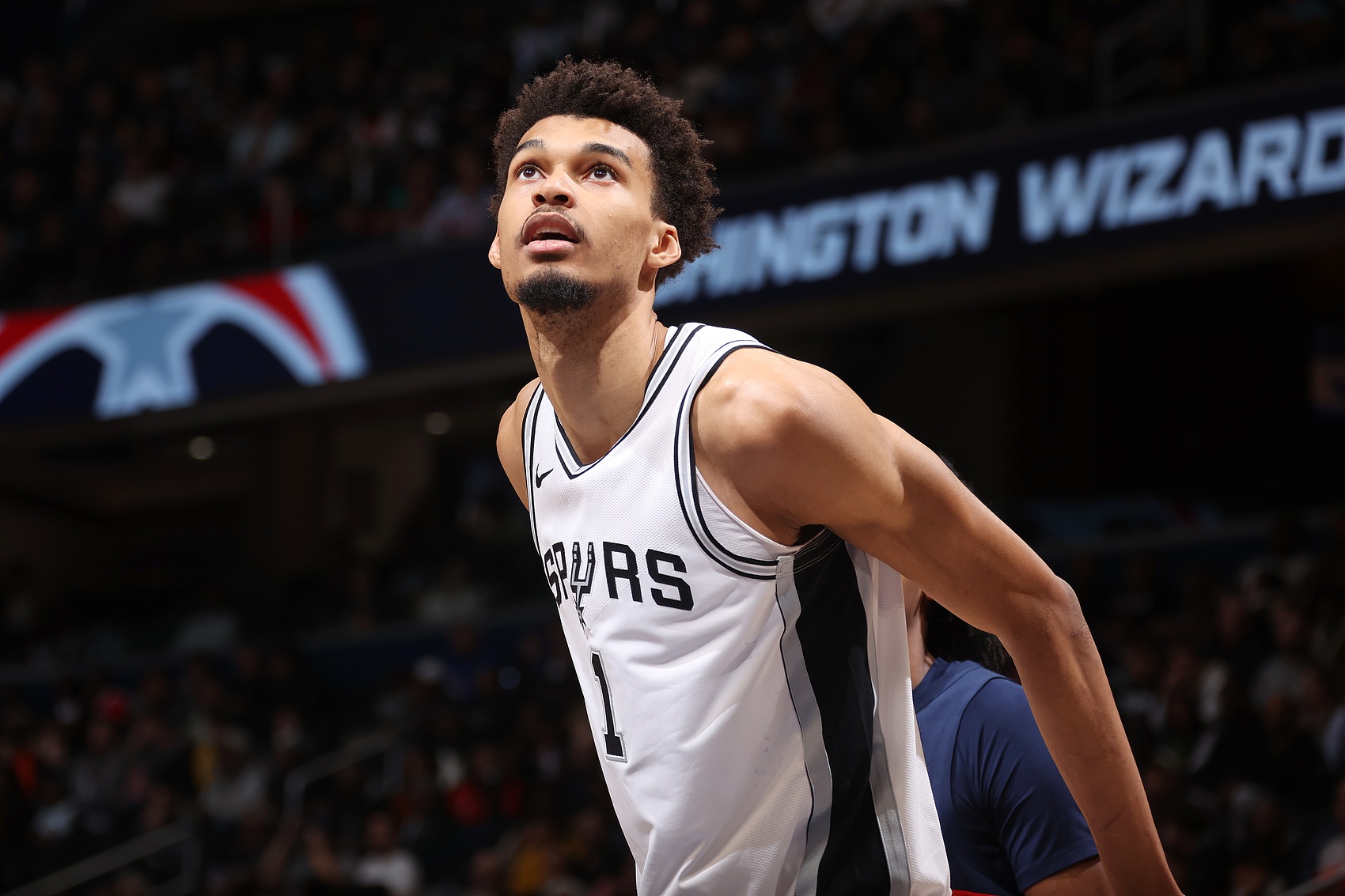 文班亚马在家乡举办篮球+国际象棋混合赛事 戈贝尔&索汉前来捧场